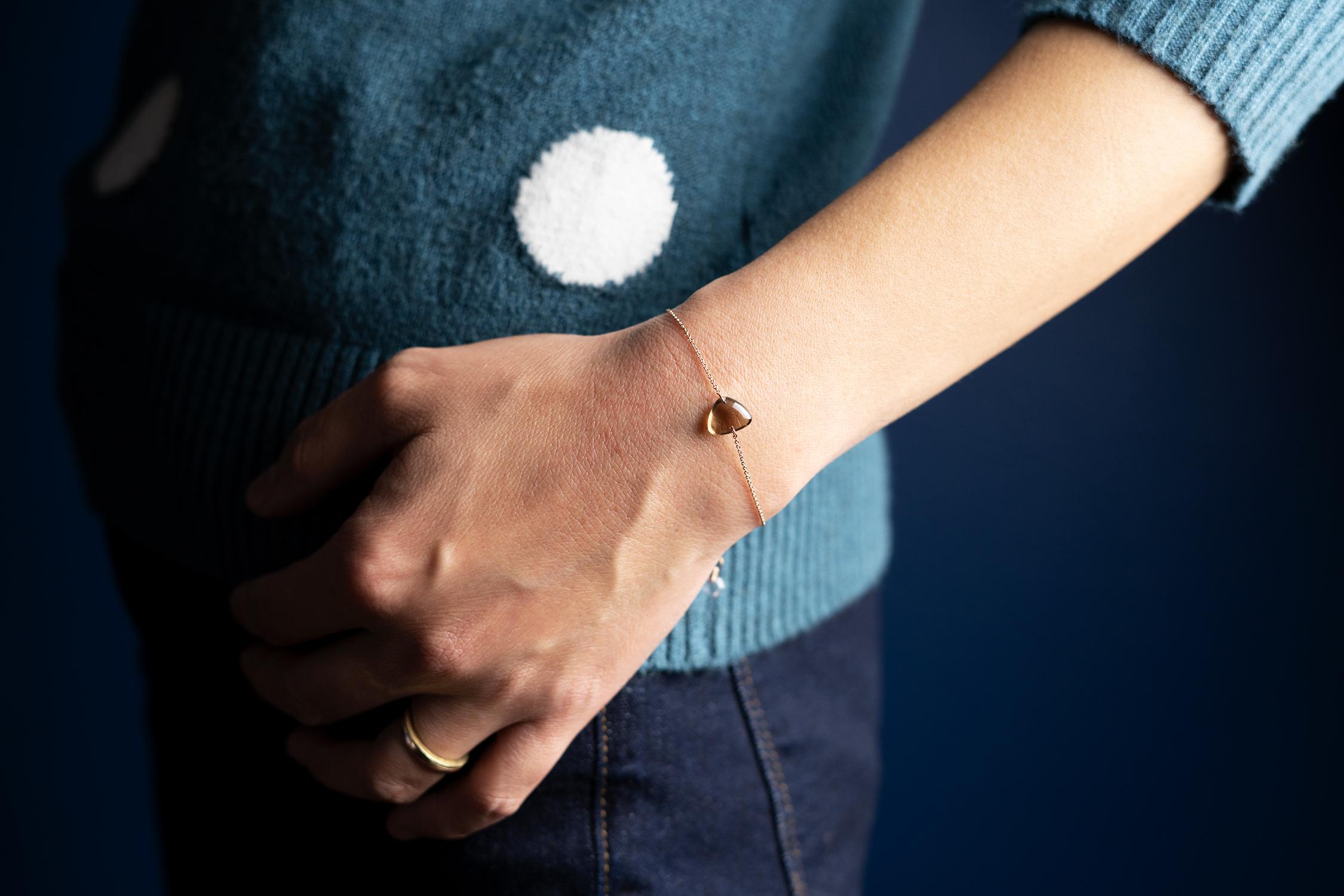 Rebecca Li conçoit Mindfulness. 

Ce bracelet minimal fait partie de sa collection Crystal Links. Inspiré de la géométrie sacrée, il est conçu pour nous aider à nous souvenir de la nature mystique de notre réalité et nous rappeler de trouver notre