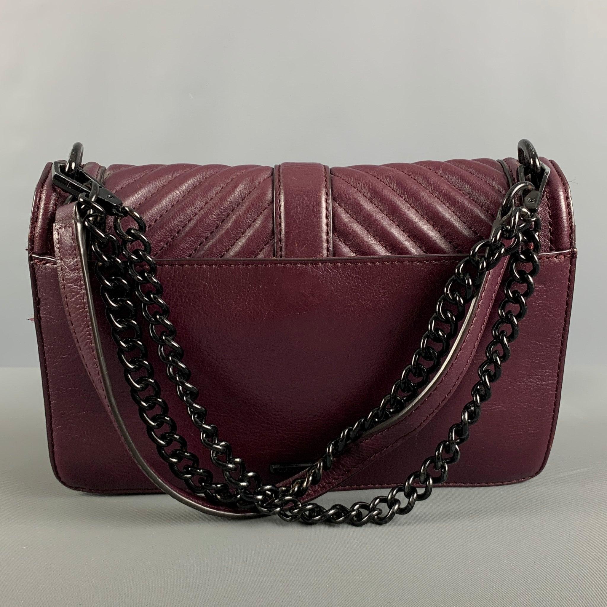 REBECCA MINKOFF Burgunderfarbene gesteppte Chevron-Lederhandtasche Herren im Angebot