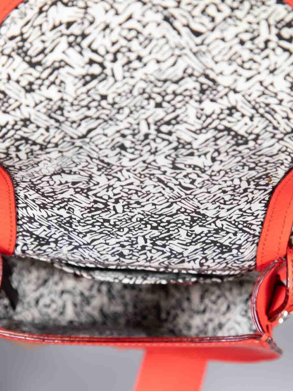 Rebecca Minkoff Rote Leder-Umhängetasche mit Nieten im Angebot 1