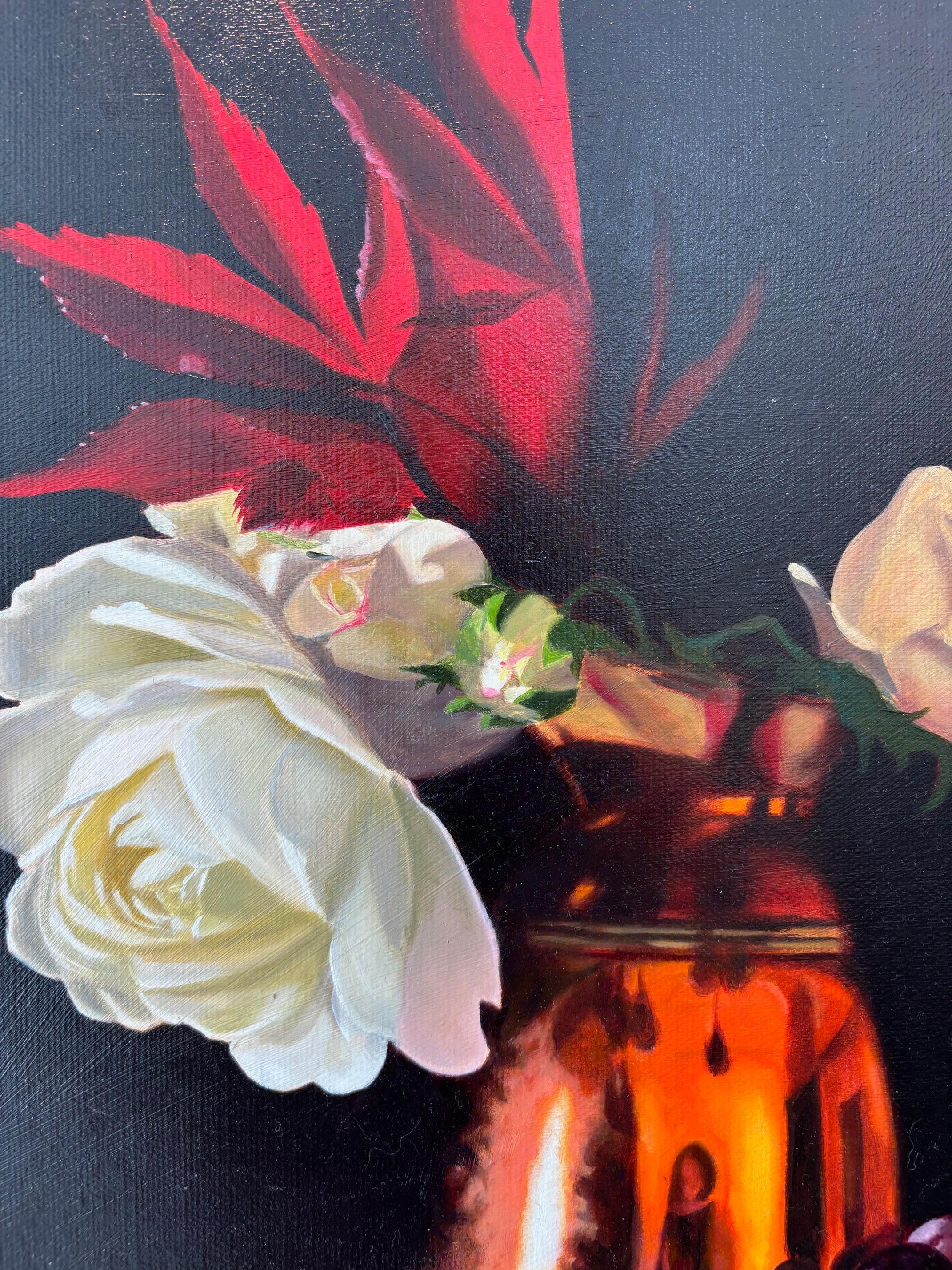 Kupfervase, Rosen und rote Trauben - original realismus malerei - zeitgenössische kunst – Painting von Rebecca Ritchie