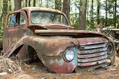 "At Rest", zeitgenössisch, Landschaft, Ford, antik, LKW, Farbfoto, Druck