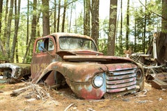 "At Rest", zeitgenössisch, Landschaft, Ford, antik, LKW, Farbfoto, Druck