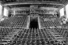 "Quemado", contemporáneo, estadio, abandonado, escuela, negro, blanco, fotografía