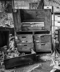 "Disarray", Contemporary, Verlassene China-Fabrik, Schwarz, Weiß, Foto, 2016