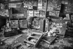 "Disarray", Contemporary, Verlassene China-Fabrik, Schwarz, Weiß, Foto, 2016