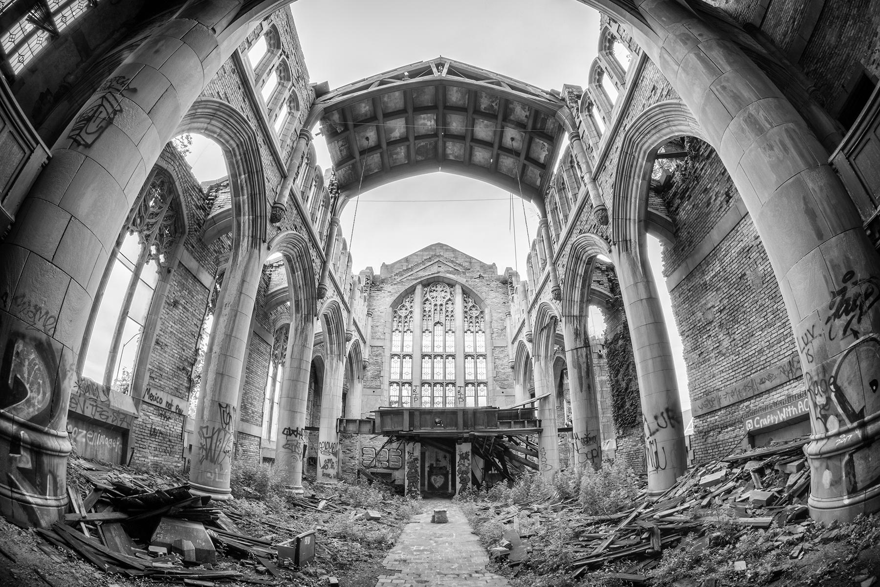 „Divine“, verlassene Kirche, Metalldruck, urbex, Indiana, Farbfoto im Angebot 2