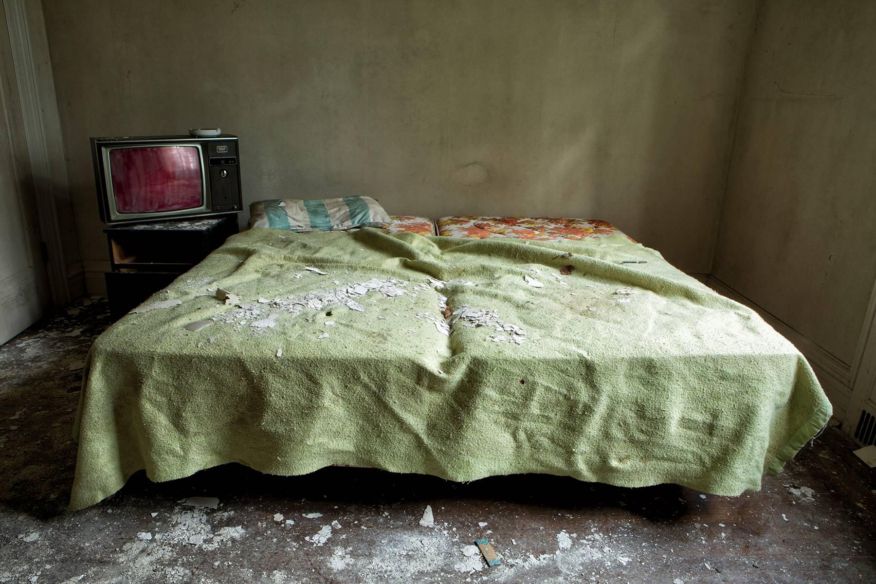 "Exhausted", abandoned, bed, television, metal print, green, color photograph - Photograph by Rebecca Skinner