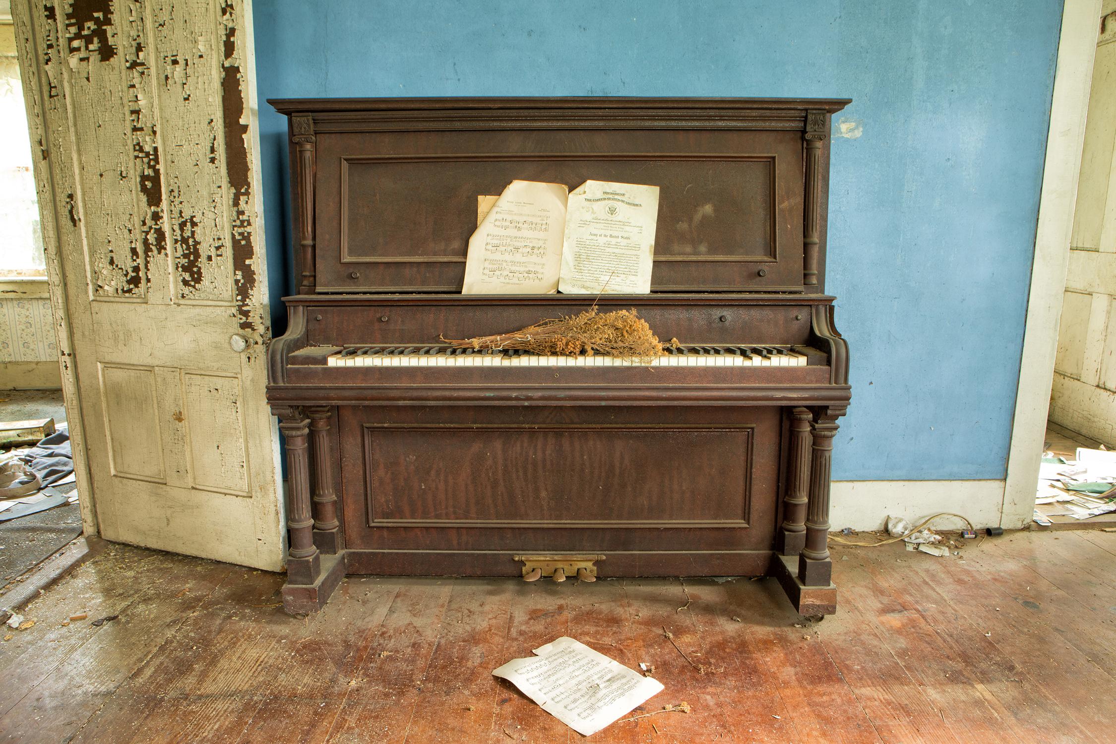 Rebecca Skinner Color Photograph - "Farmhouse Blues", color photograph, abandoned farmhouse, piano, metal print