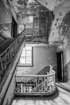 "Escalera Oculta", Arquitectura Contemporánea y Abandonada, Foto en Blanco y Negro