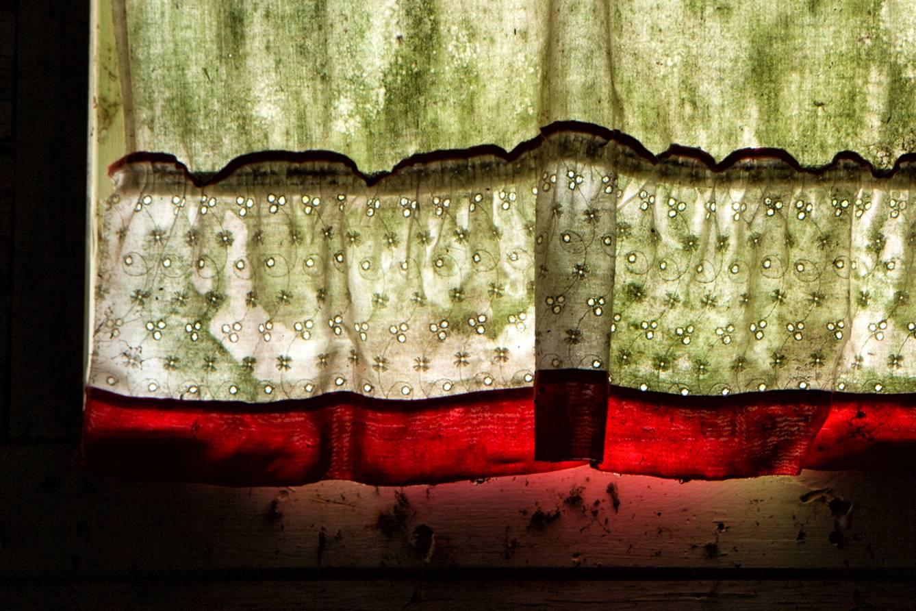 Rebecca Skinner’s “Remember” is a 24 x 36 inch metal print and is part of her “Transient” series. The color photograph of a curtain in an abandoned home gives the viewer a sense of place and time. The frameless print has a satin finish and is