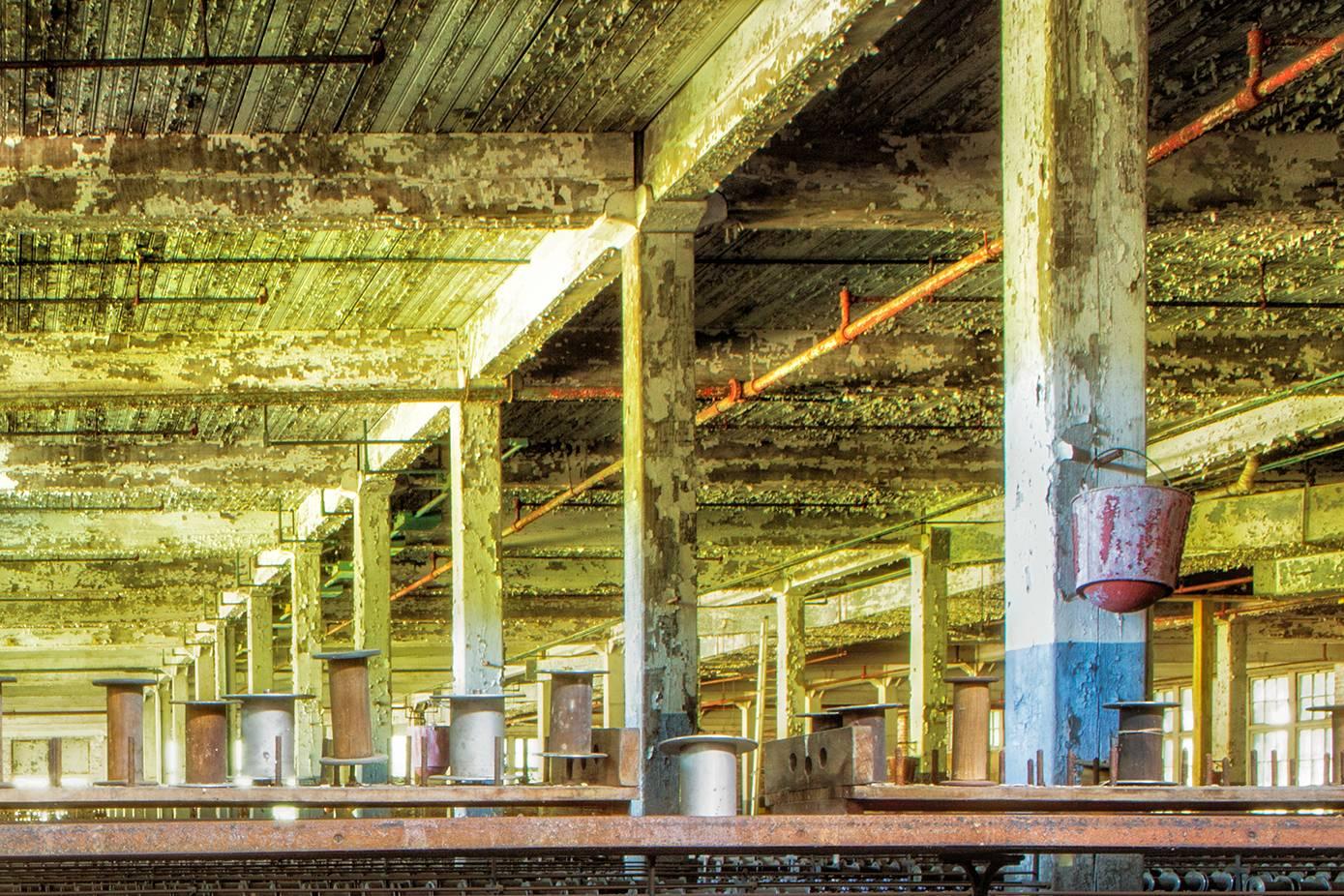 « Moulin à soie », abandonné, machine, usine, industriel, photographie couleur en vente 1