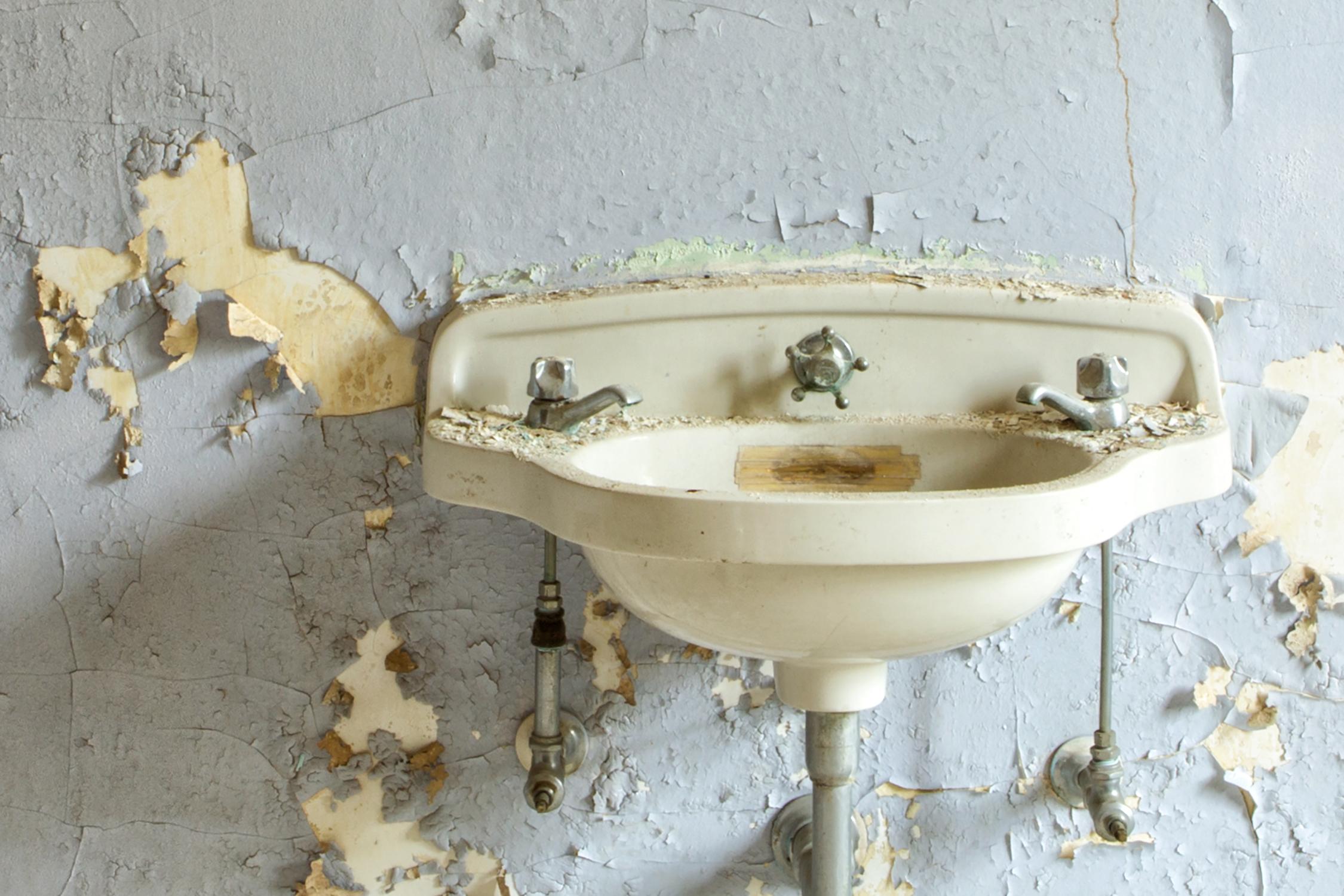 Rebecca Skinner’s “Sink III” is an 8 x 12 inch metal print photographed at an abandoned hospital. The color photograph is of a vintage sink against a blue wall with peeling paint. The frameless print has a clear matte finish and are infused directly