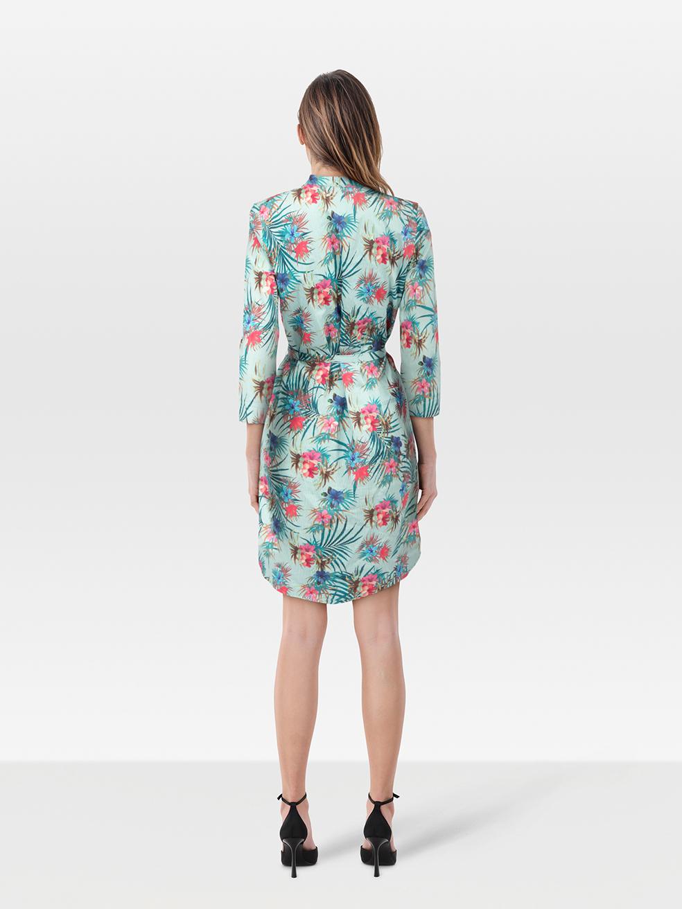 L'ÉTAT est très bon. Pratiquement aucune usure visible de la robe n'est visible sur cet article de revente d'occasion de la créatrice Rebecca. Veuillez noter que le Label de taille est manquant.
 

 Détails
 

 

 Multicolore - ton bleu
 

 Coton
