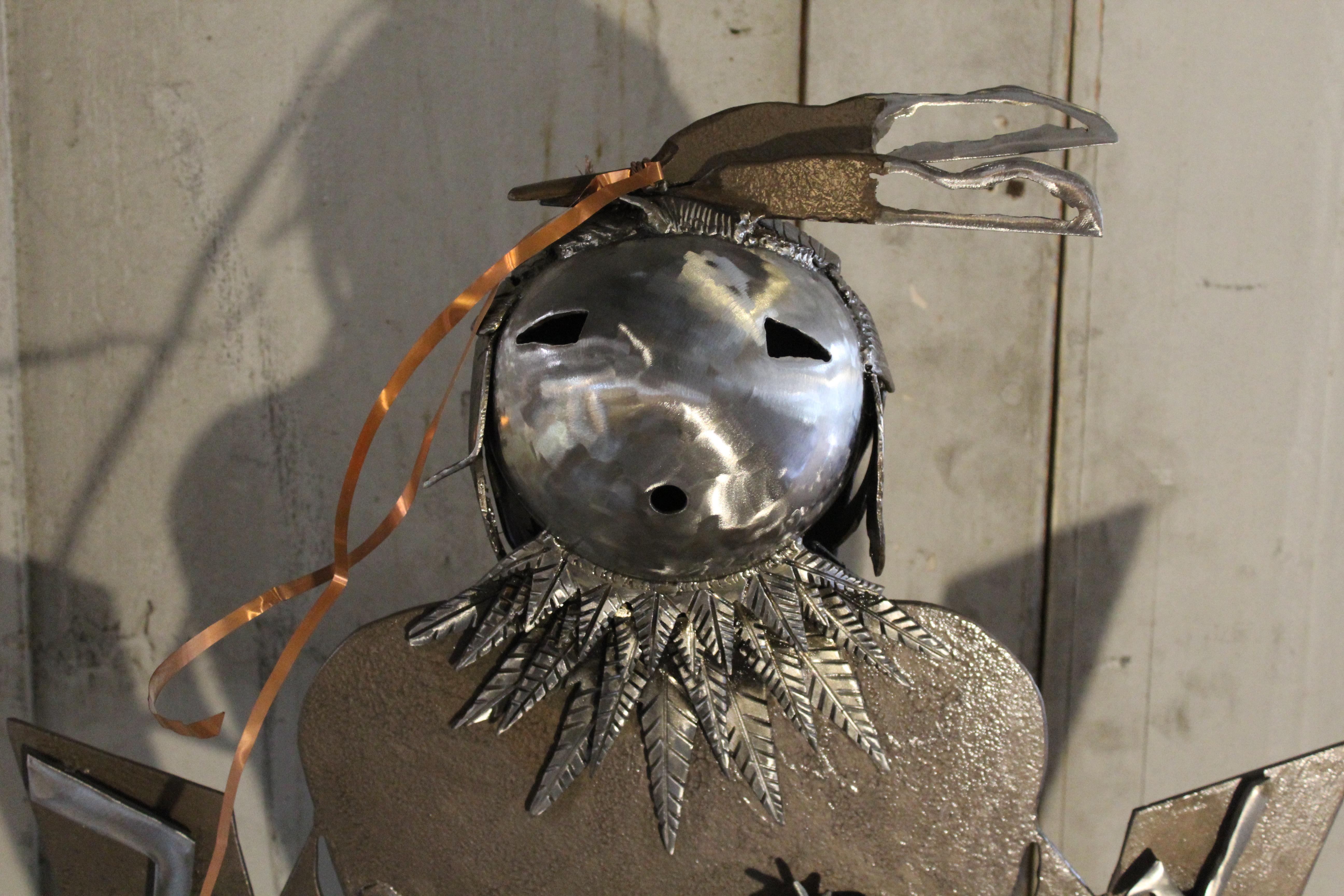 Scultura in metallo misto dell'artista nativo americano Donovan Yazzie. Intitolato 