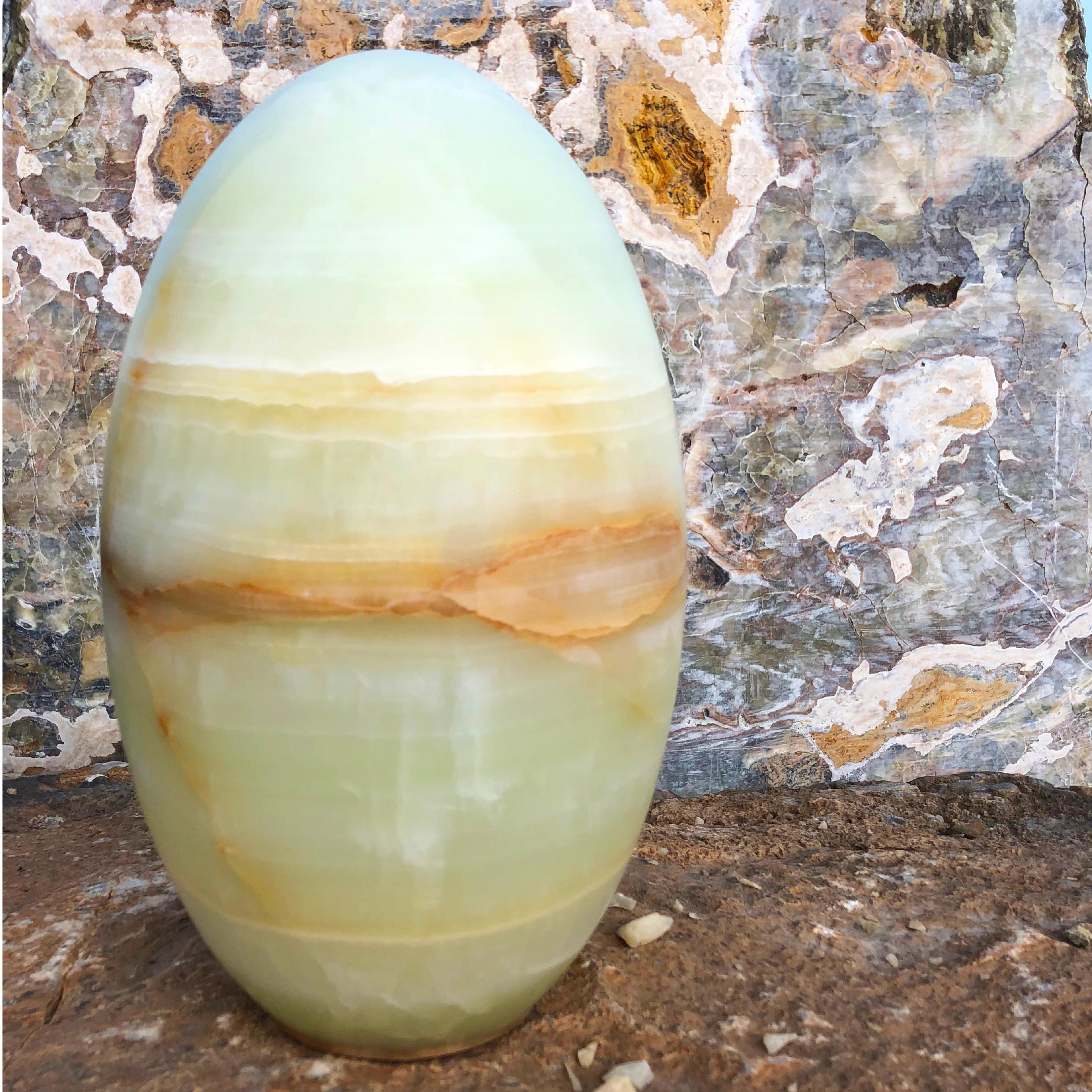 Rebirth, green onyx light sculpture by Giulia Archimede
Dimensions: D22 x H32 (Egg), D0.8 x H16 (Base) cm
Materials: Green onyx, bronze

All our lamps can be wired according to each country. If sold to the USA it will be wired for the USA for