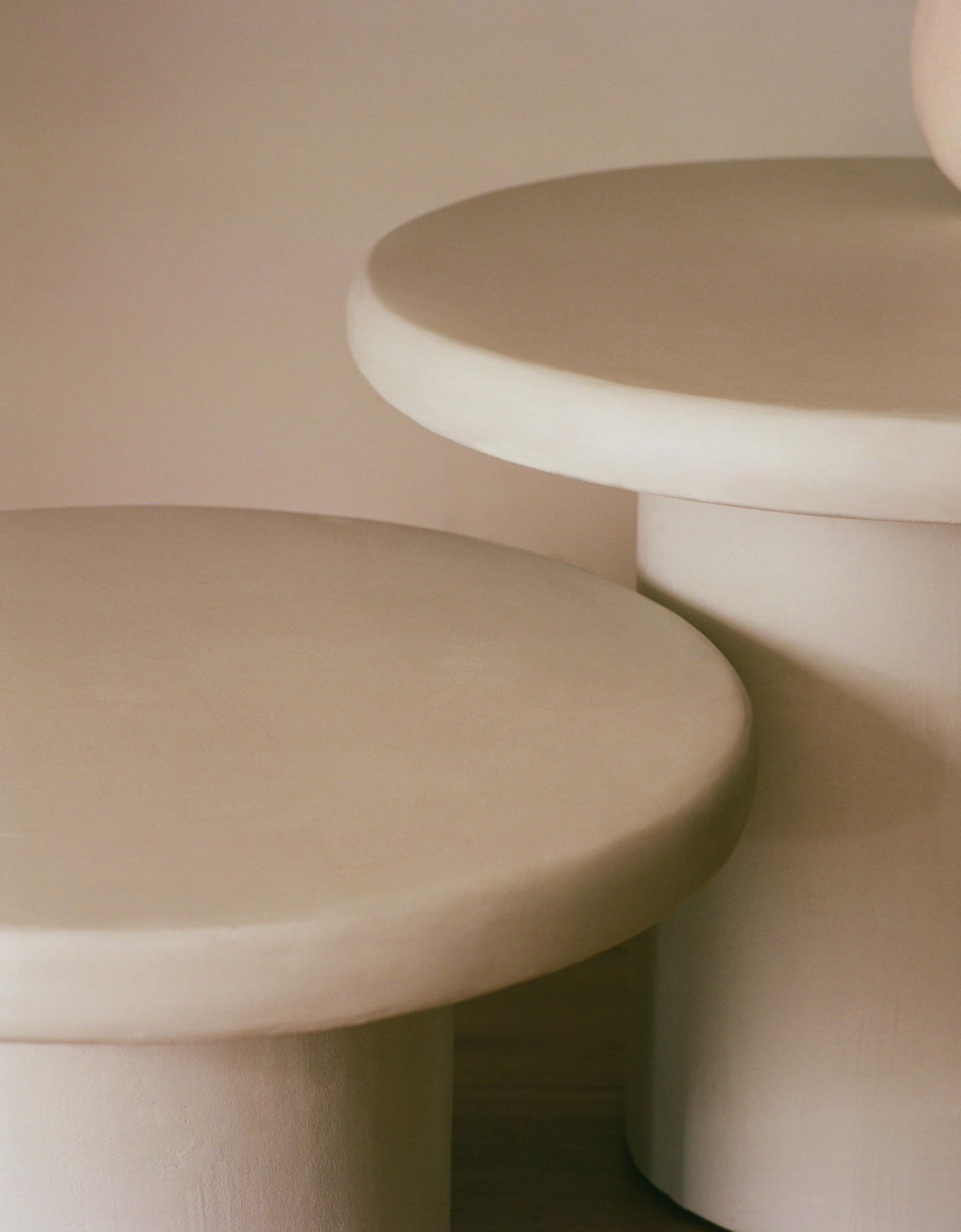 Fait main Table d'appoint en microciment Rebozuelo par Marlot Baus en vente