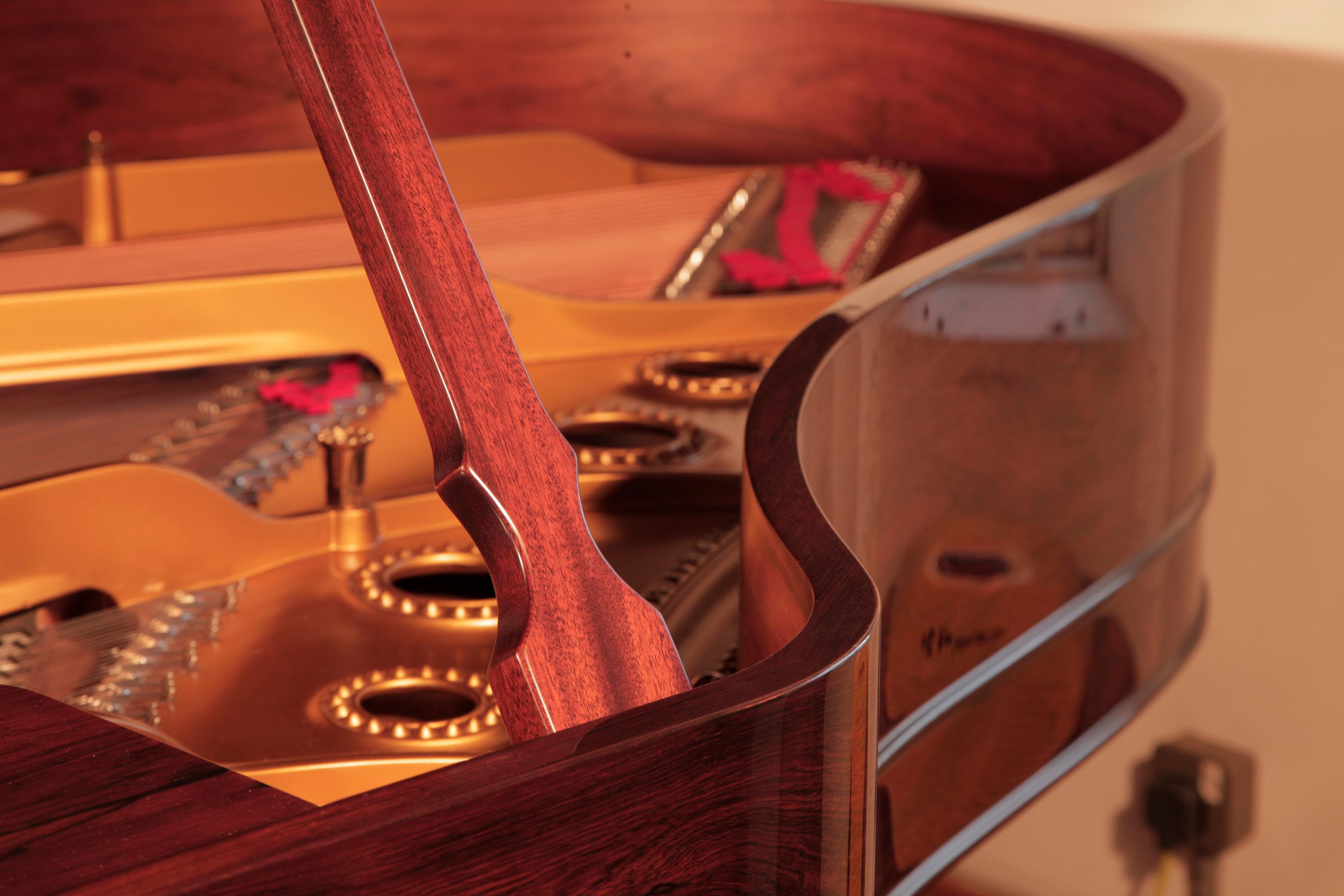 Modèle Steinway grand piano reconstruit avec garnitures en laiton contrastées en bois de rose en vente 2