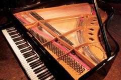 Piano de cola Steinway modelo M reconstruido Gabinete negro brillante Patas de pala