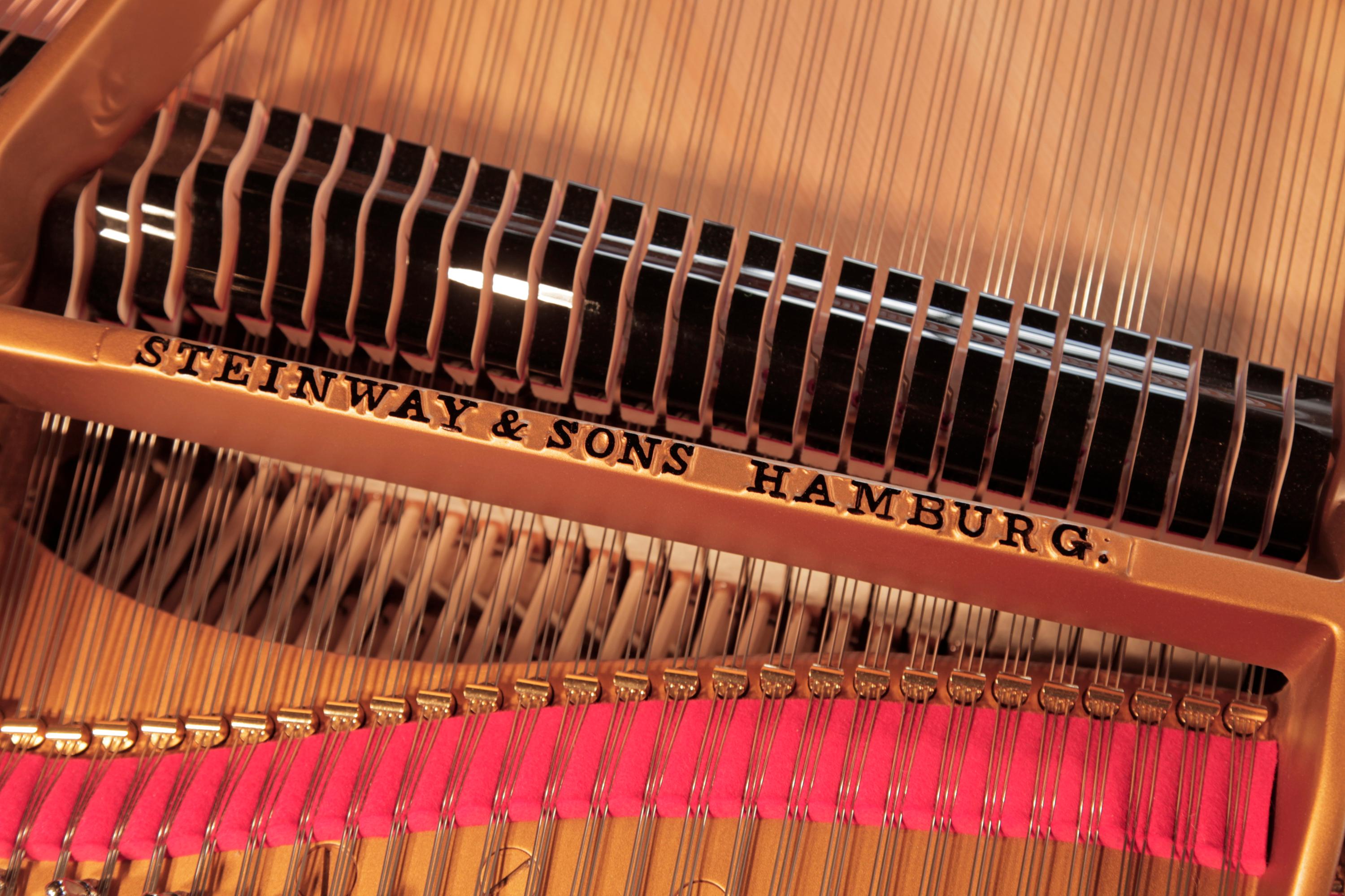 Steinway - Modèle O Grand Piano Gloss - Pieds en forme de pique - Armoire rénovée en vente 4
