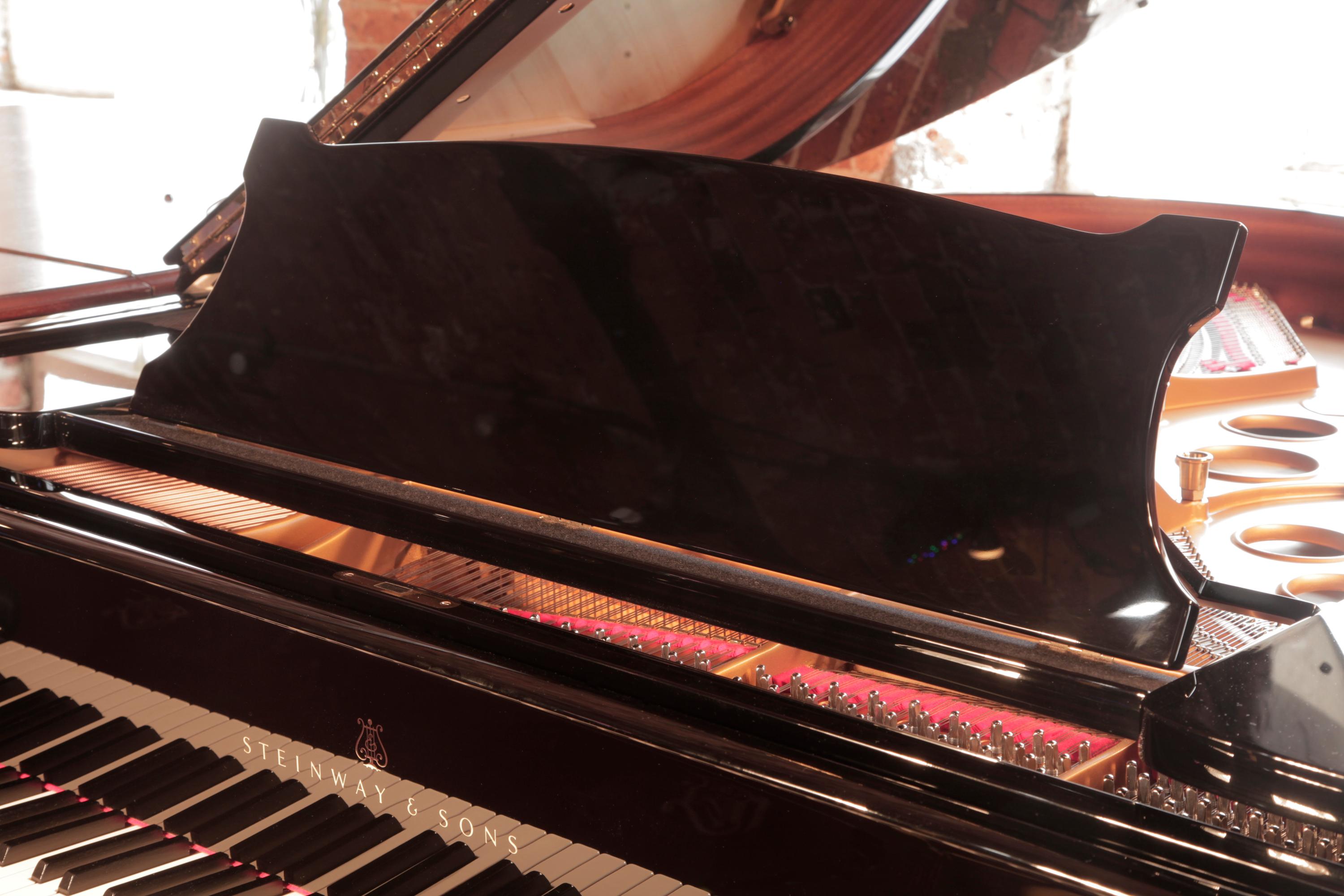 Steinway - Modèle O Grand Piano Gloss - Pieds en forme de pique - Armoire rénovée Excellent état - En vente à Leeds, GB