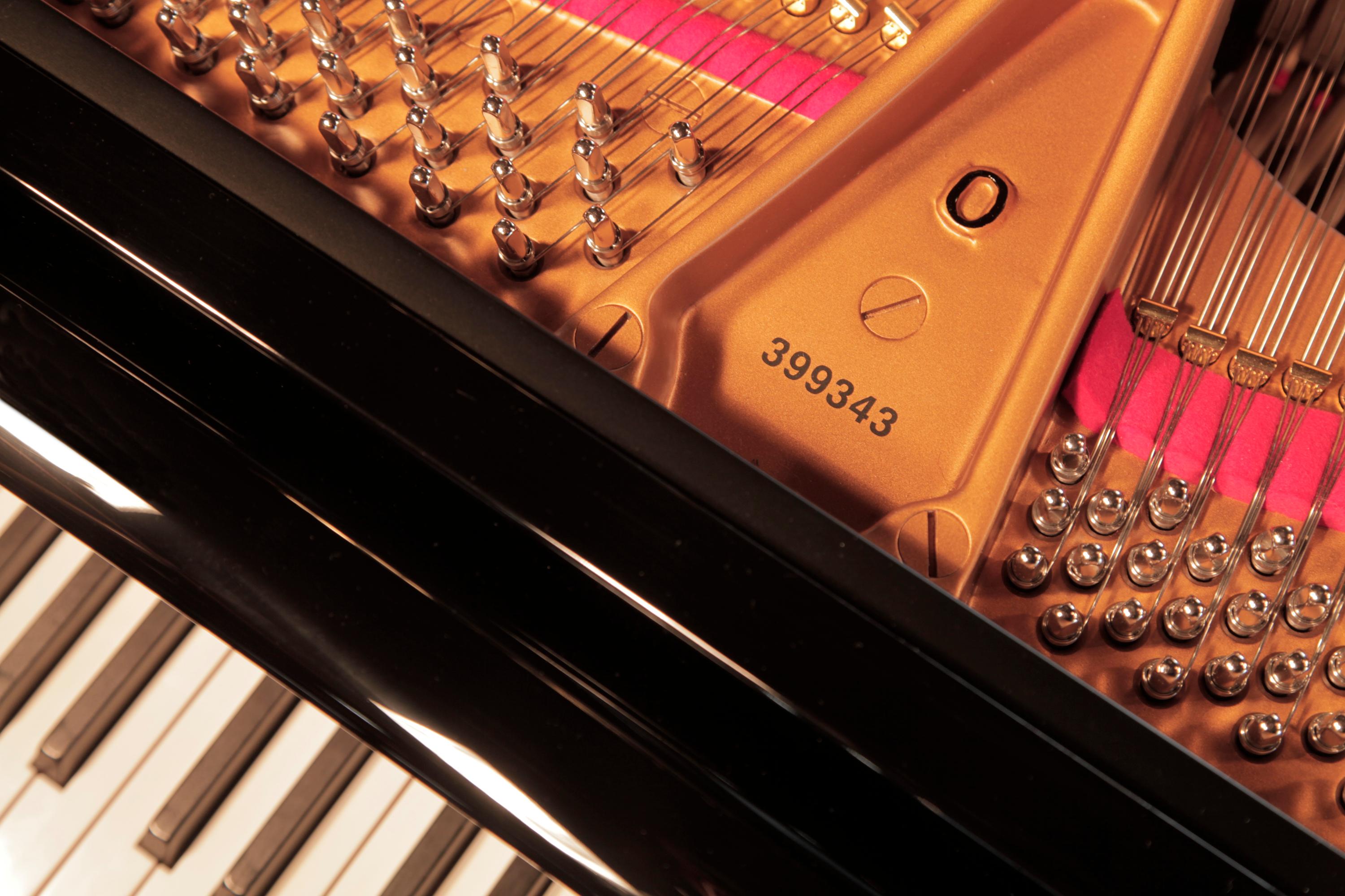 Steinway - Modèle O Grand Piano Gloss - Pieds en forme de pique - Armoire rénovée en vente 3