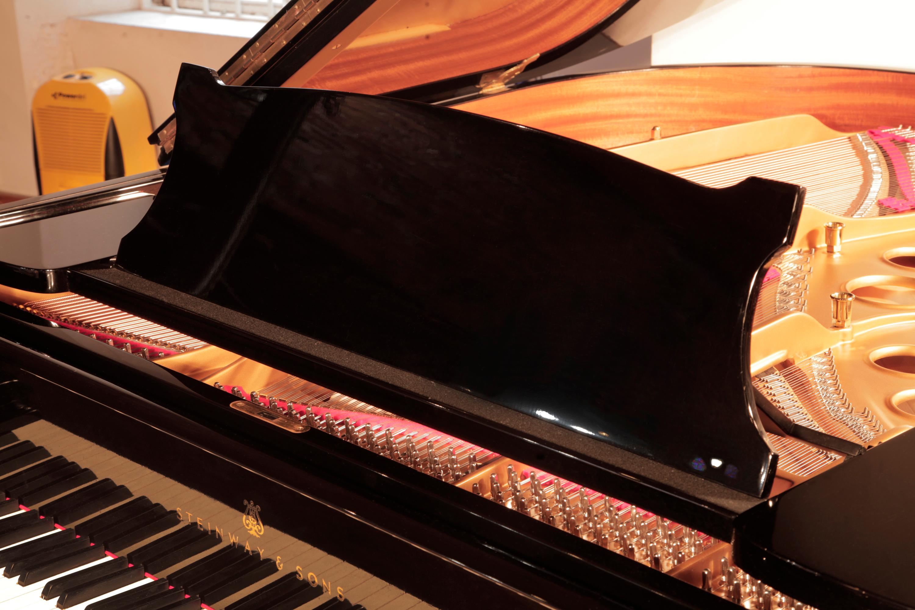 Restaurierte Steinway Modell O Große Klavierhandschuhe mit schwarzen Spatenbeinen (Deutsch) im Angebot