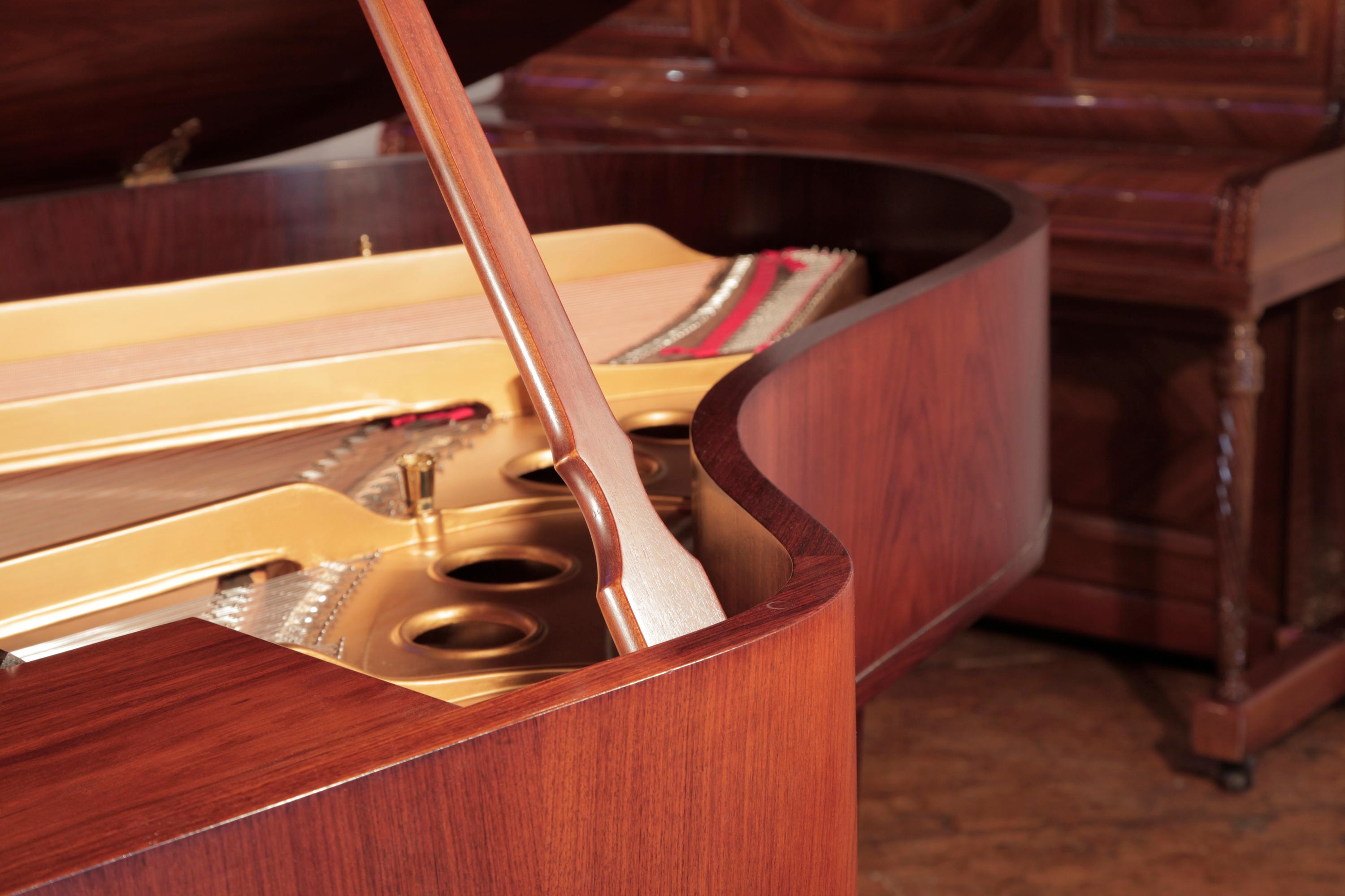 Restauriertes Steinway Modell O Großes Klavier, Spatenbeine aus poliertem Nussbaumholz im Zustand „Hervorragend“ im Angebot in Leeds, GB