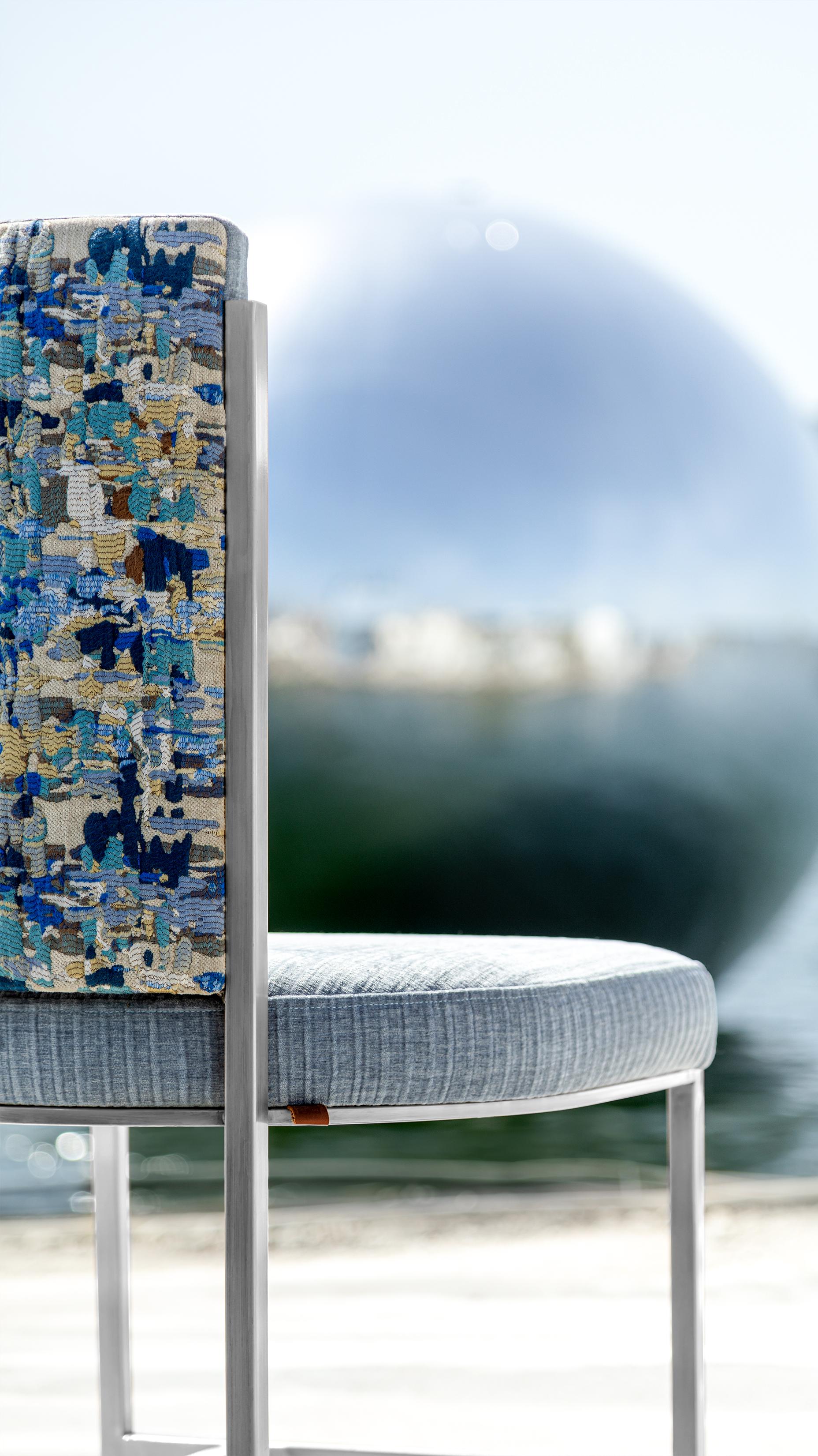 Zurückgerufener blauer Kenzo-Messing-Stuhl (21. Jahrhundert und zeitgenössisch) im Angebot