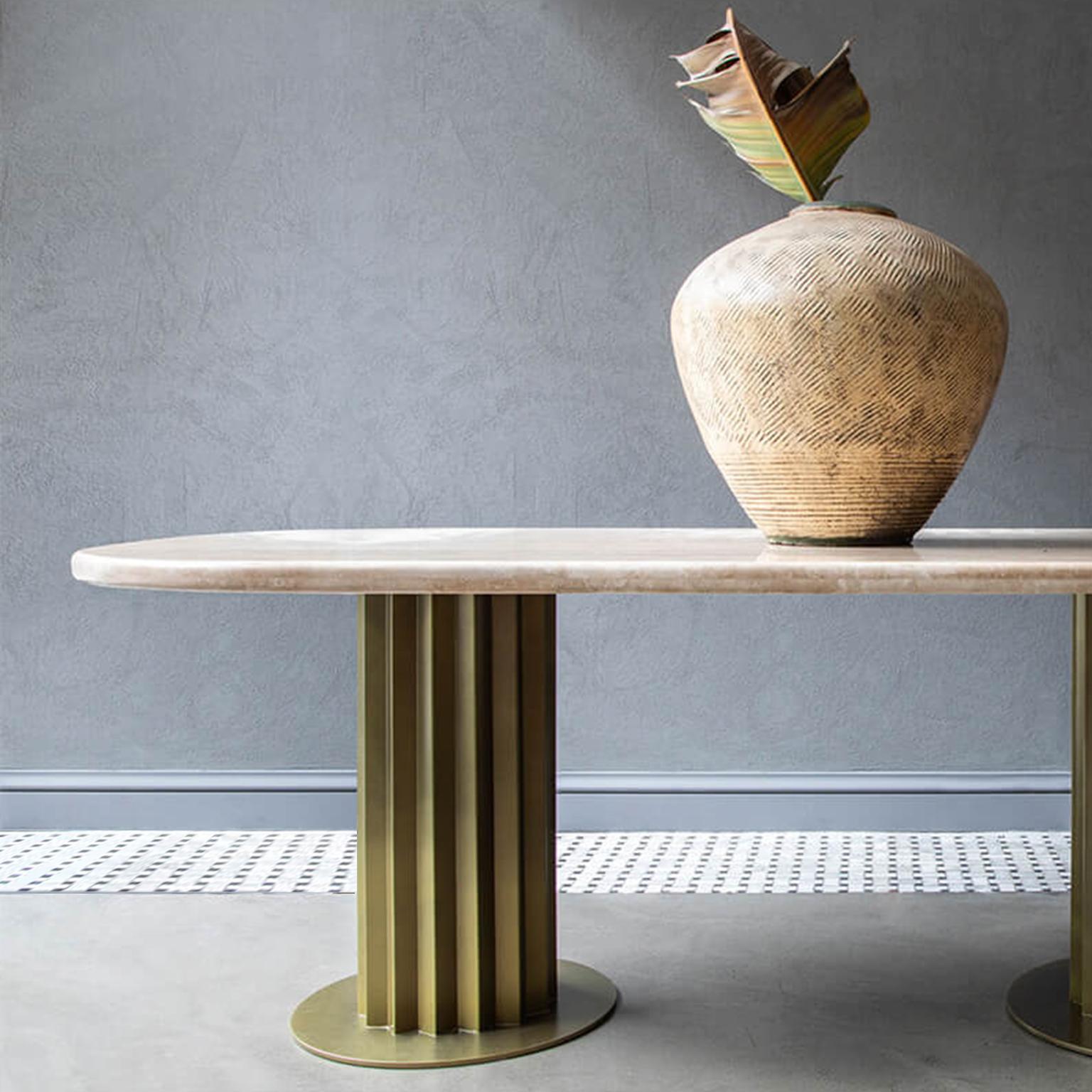 Recalled table brings a historical aesthetic to your home...

Measures: Length: 86.6'' / Depth: 39.4'' / Height: 29.1''

-Travertine marble
-Brass plated metal
-Eight-person
-Registered design

Alternatives:
Alexander black marble / Carrara White