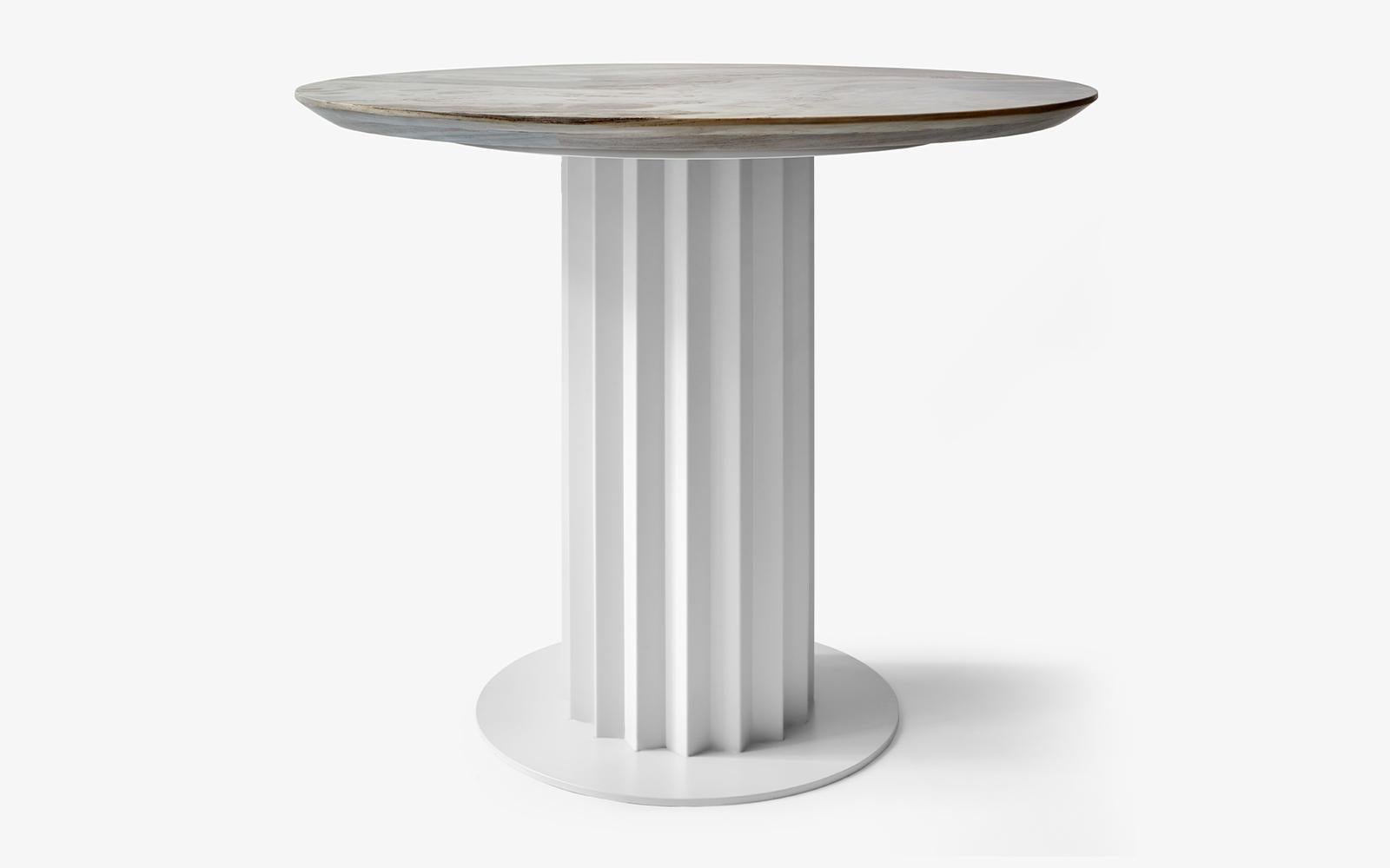Turc Table de salle à manger ronde réinterprétée en métal blanc et marbre en vente