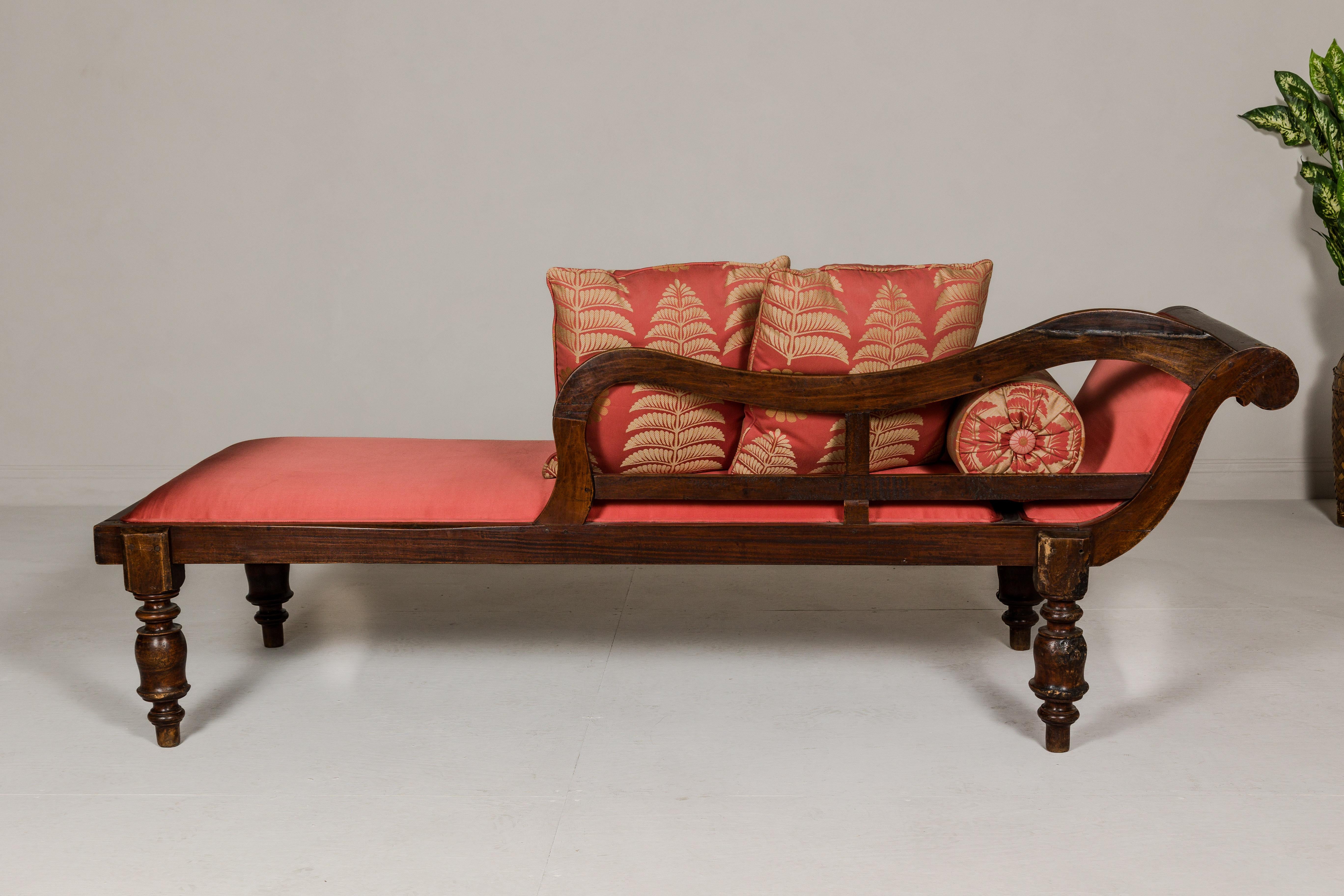 Récamier Style Daybed with Silk Cushion, Out-Scrolling Back and Turned Legs For Sale 3