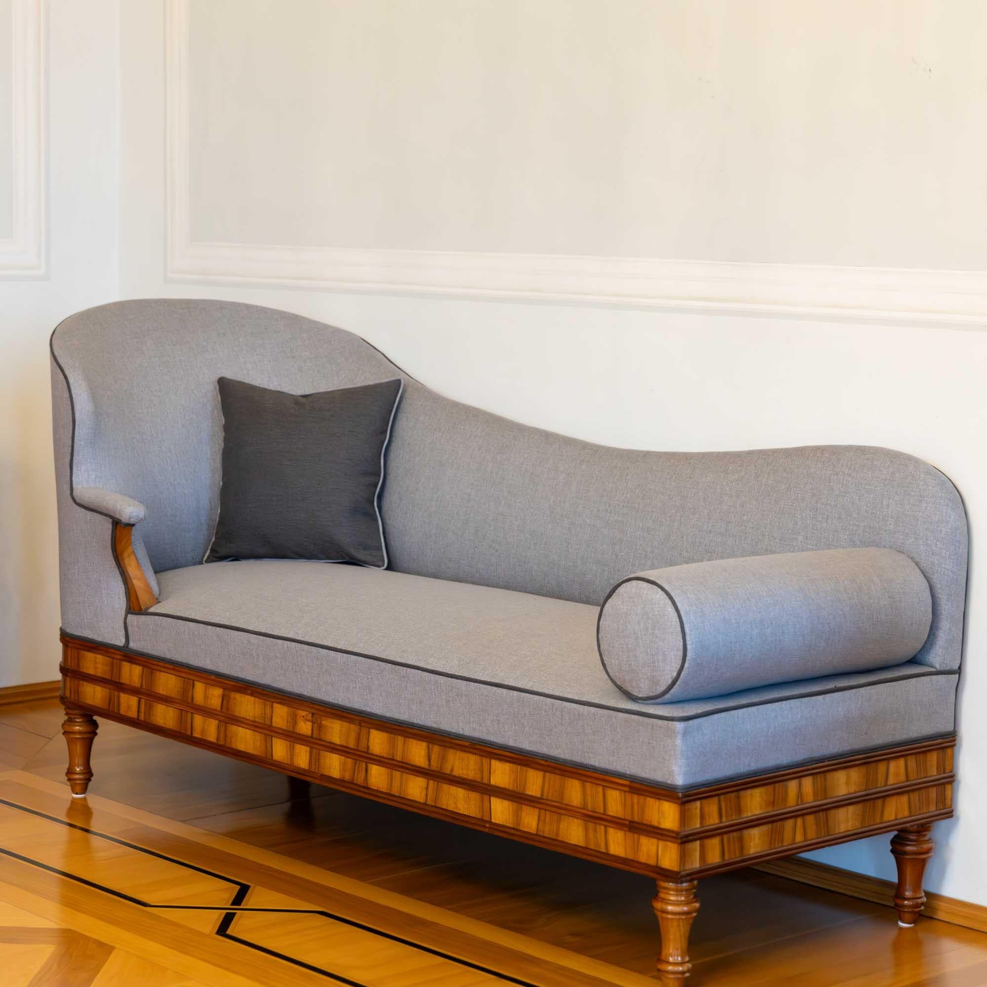 Veneer Recamiere or Chaise Longue, Germany circa 1830 For Sale