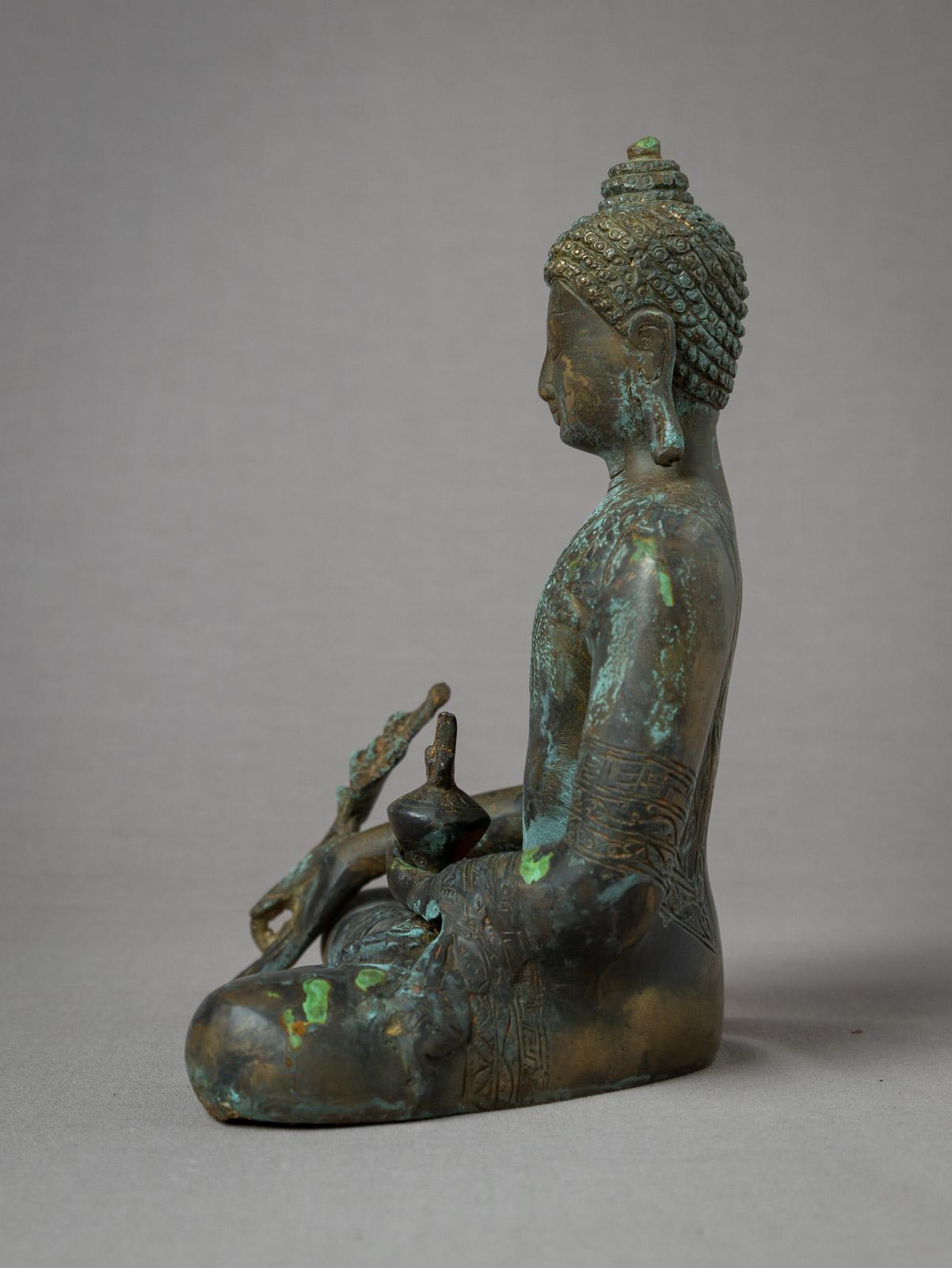 This Bronze Nepali Medicine Buddha is a true masterpiece of craftsmanship and spirituality. Standing at a majestic 21,8 cm in height, with dimensions of 16,8 cm in width and 13,3 cm in depth, it is a substantial representation of the Medicine