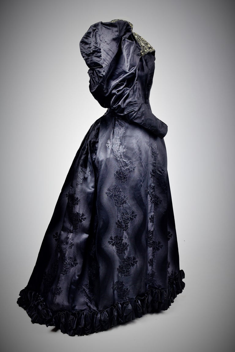 Reception Dress in black silk Damask & Mutton Sleeves - French Circa 1895 For Sale 5