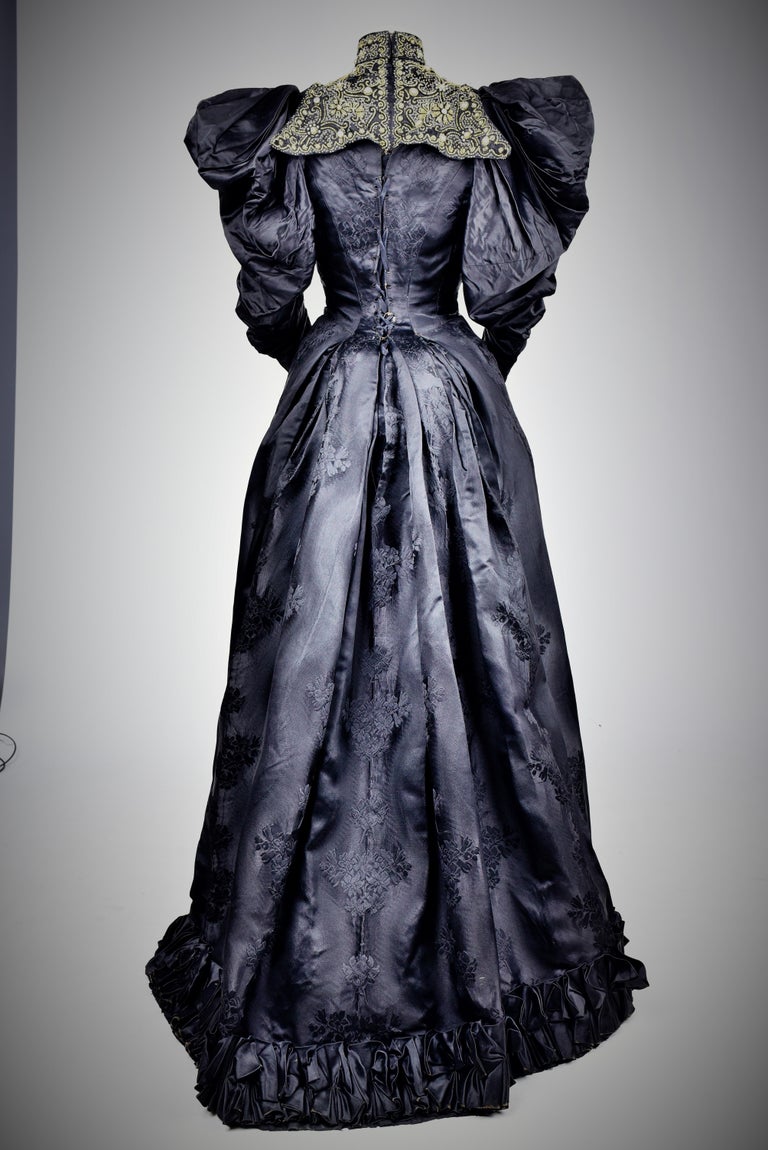 Reception Dress in black silk Damask & Mutton Sleeves - French Circa 1895 For Sale 8