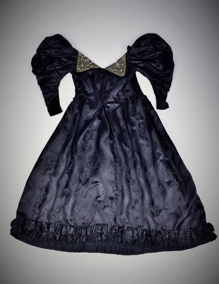 Black Reception Dress in black silk Damask & Mutton Sleeves - French Circa 1895 For Sale