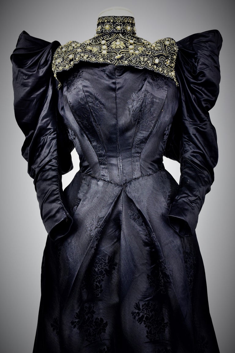 Reception Dress in black silk Damask & Mutton Sleeves - French Circa 1895 For Sale 2