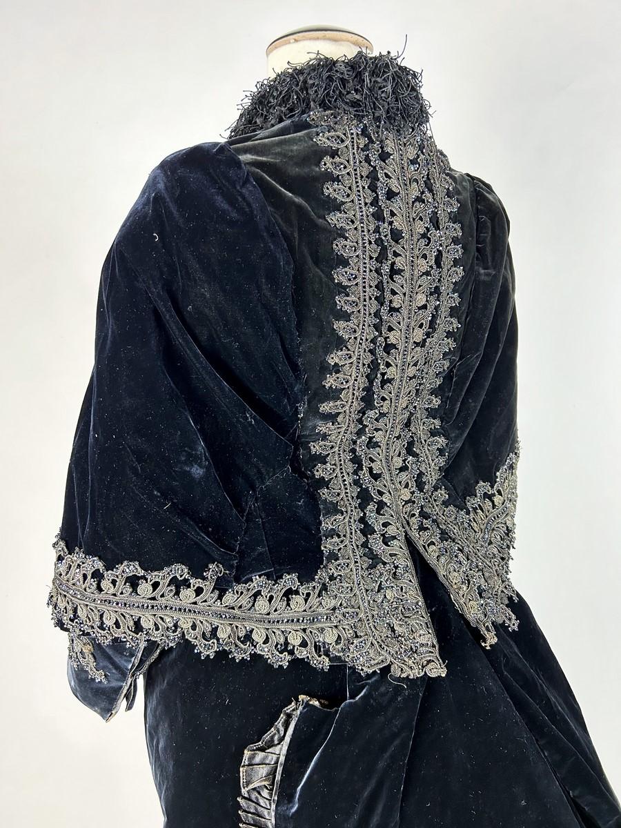 Empfangskleid mit Schleppe aus mit Markasit besticktem Samt - Frankreich, Marseil im Angebot 5