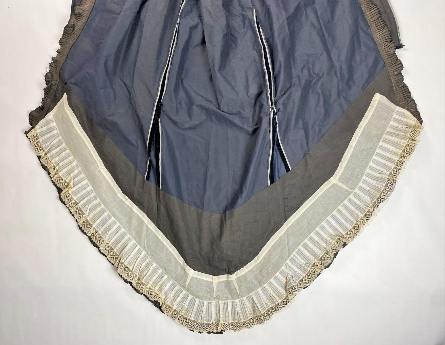 Empfangskleid mit Schleppe aus mit Markasit besticktem Samt - Frankreich, Marseil im Angebot 6