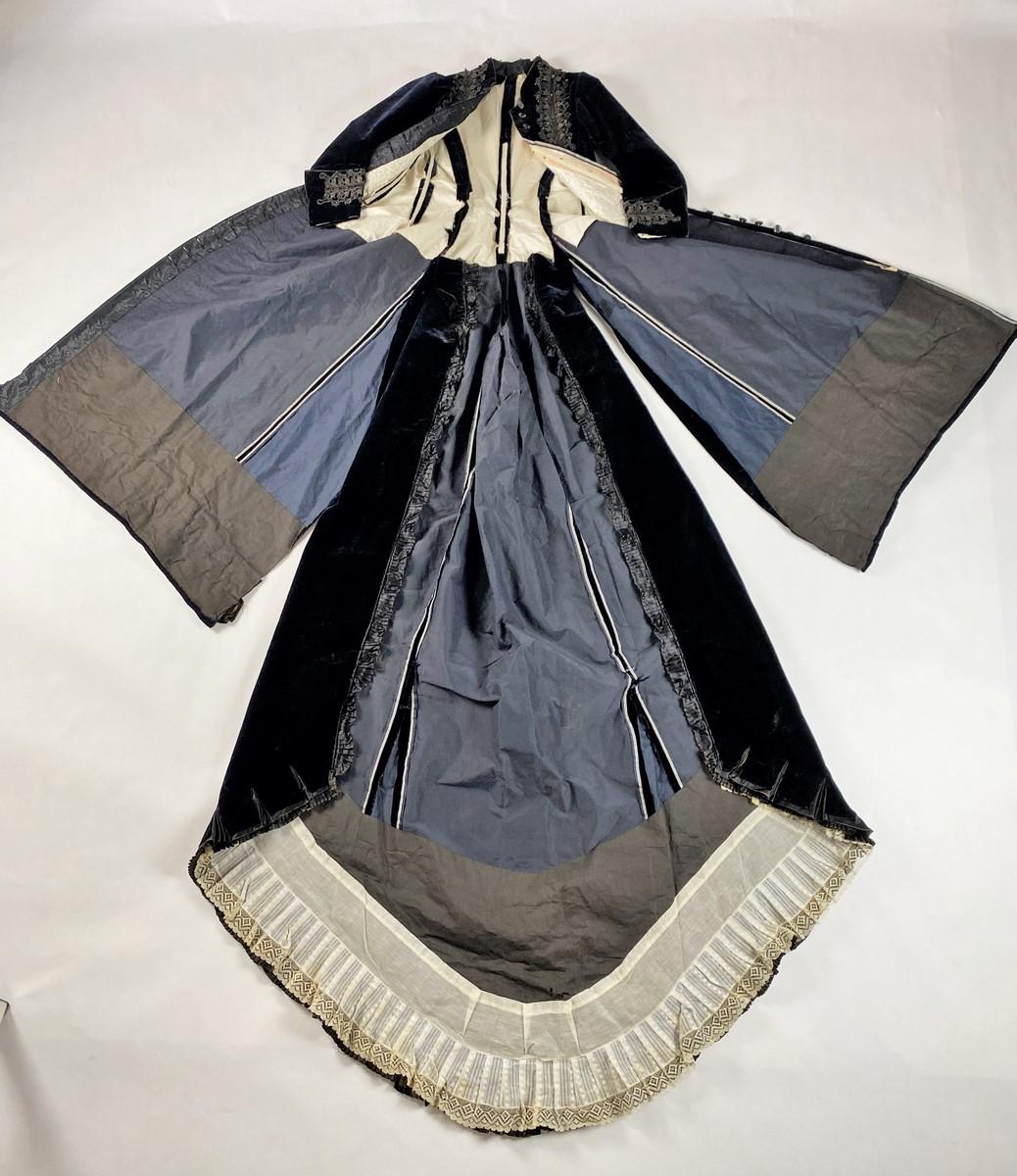 Empfangskleid mit Schleppe aus mit Markasit besticktem Samt - Frankreich, Marseil im Angebot 7