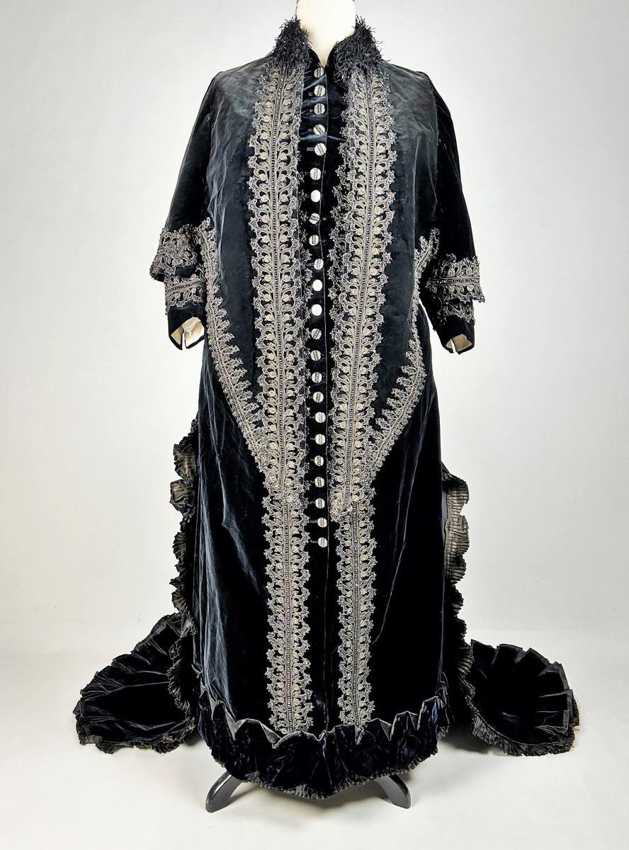 Empfangskleid mit Schleppe aus mit Markasit besticktem Samt - Frankreich, Marseil Damen im Angebot