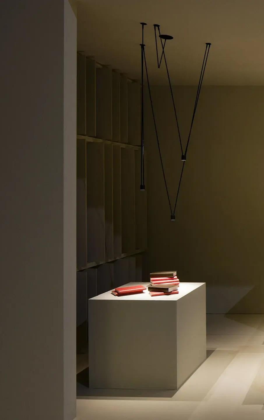 La Vibia Match, créée par Jordi Vilardell et Meritxell Vidal, est bien plus qu'une simple lampe : c'est un concept d'éclairage sur mesure. Grâce à la philosophie créative de Vibia, l'utilisateur final devient partie prenante du processus de
