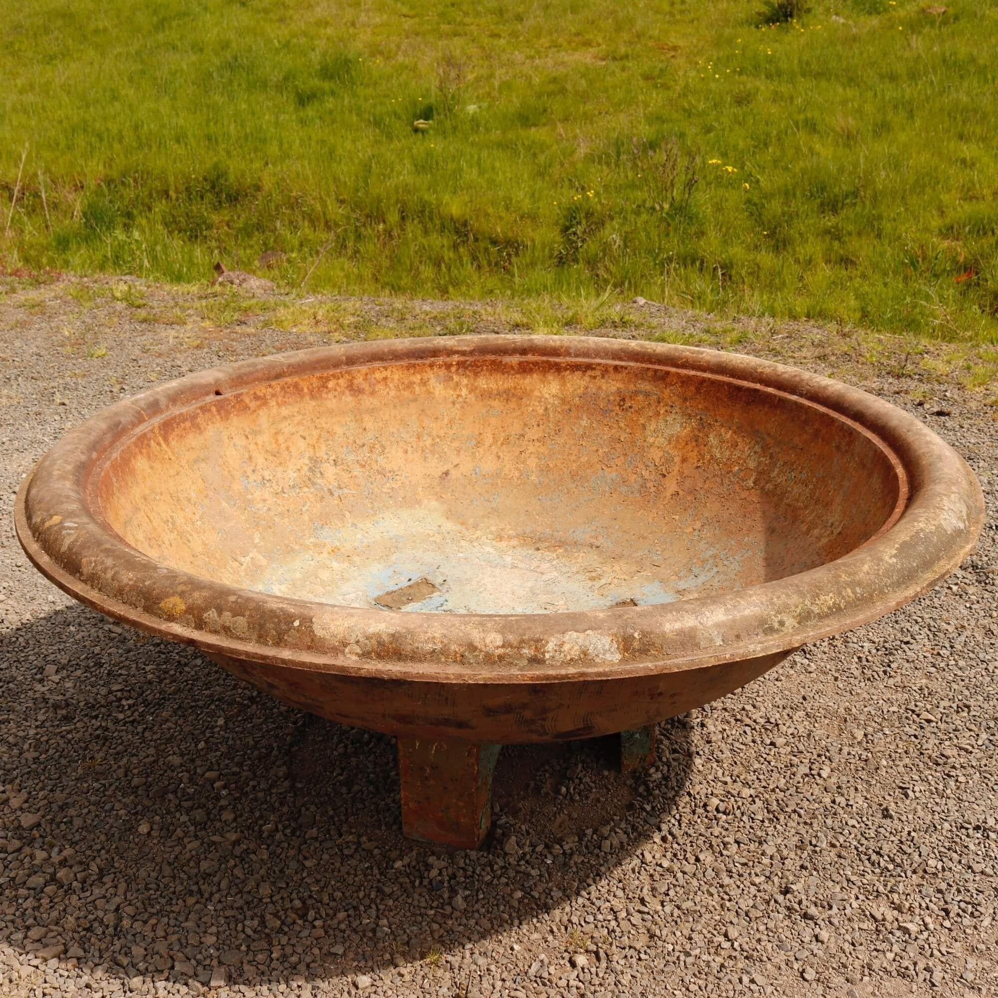 Welsh Reclaimed 1.8m Large Cast Iron Bowl Water Feature For Sale