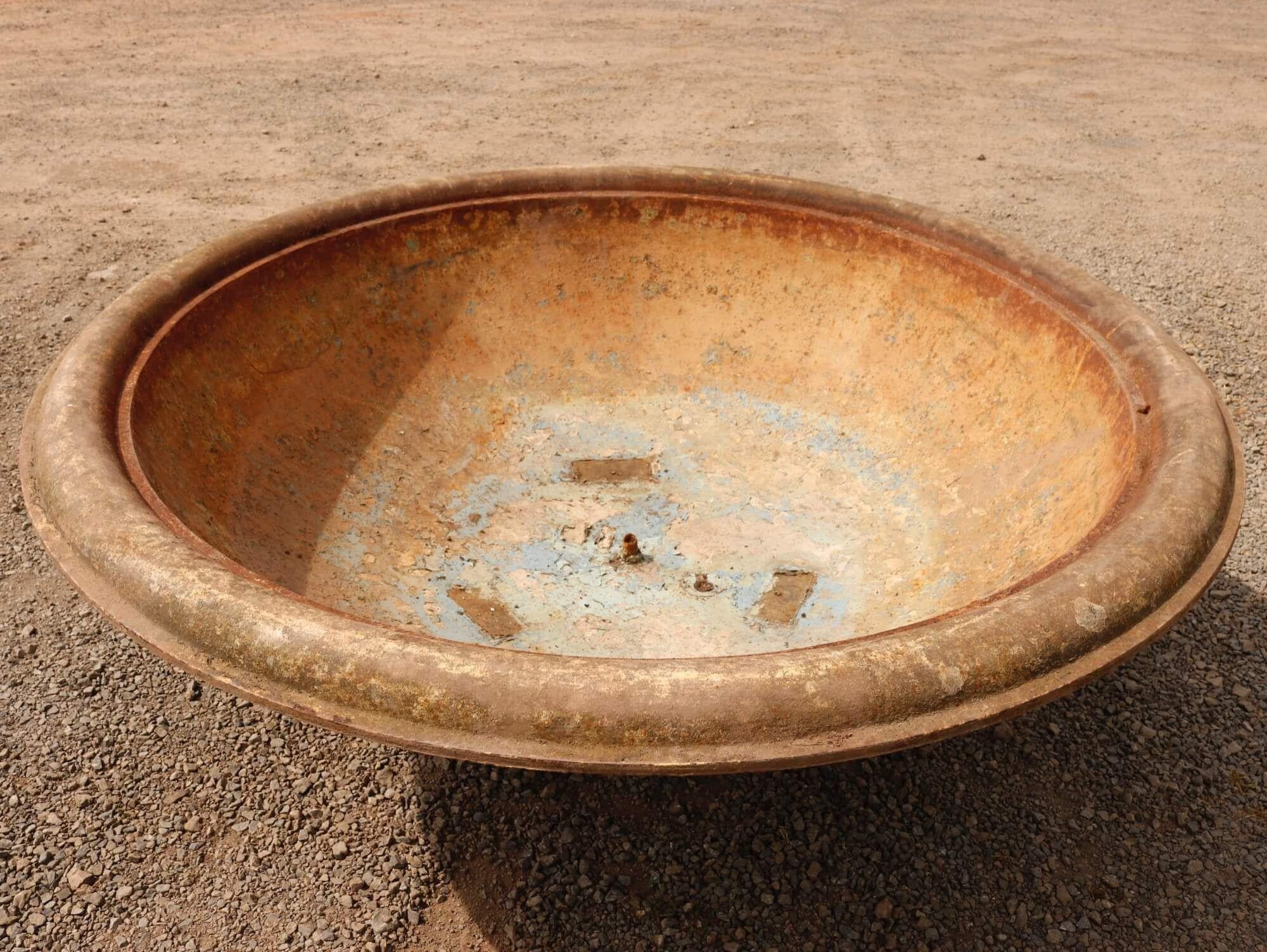 Reclaimed 1.8m Large Cast Iron Bowl Water Feature In Fair Condition For Sale In Wormelow, Herefordshire