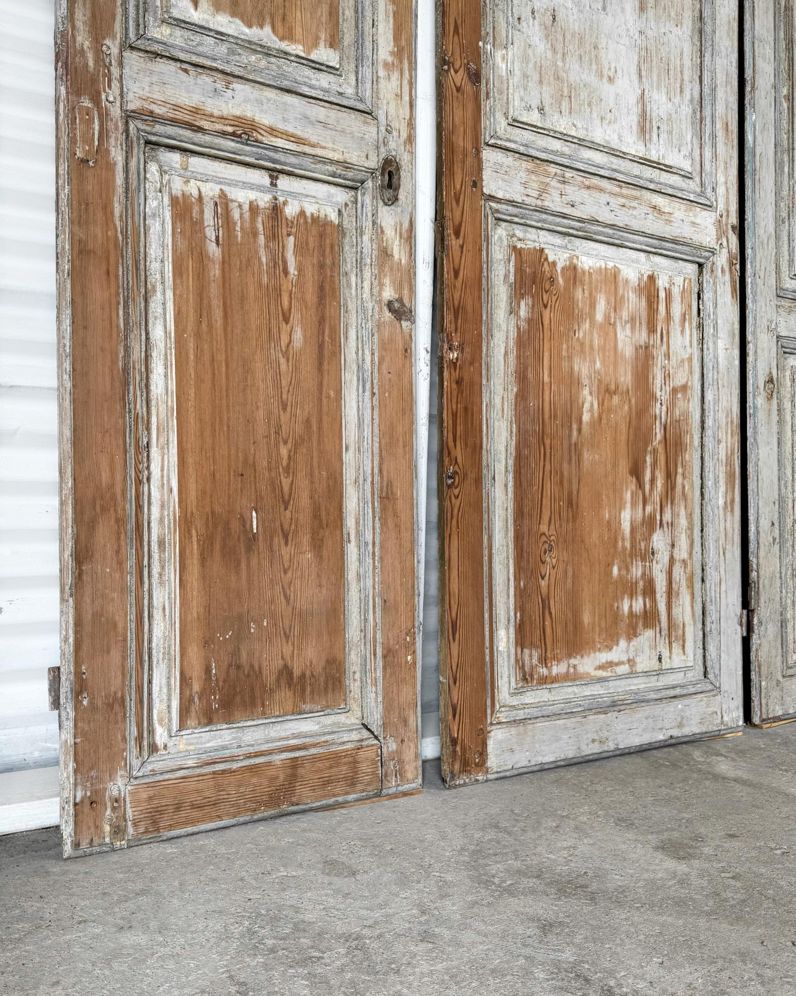 Portes d'armoire françaises récupérées du 18e siècle, ensemble de 4 en vente 8