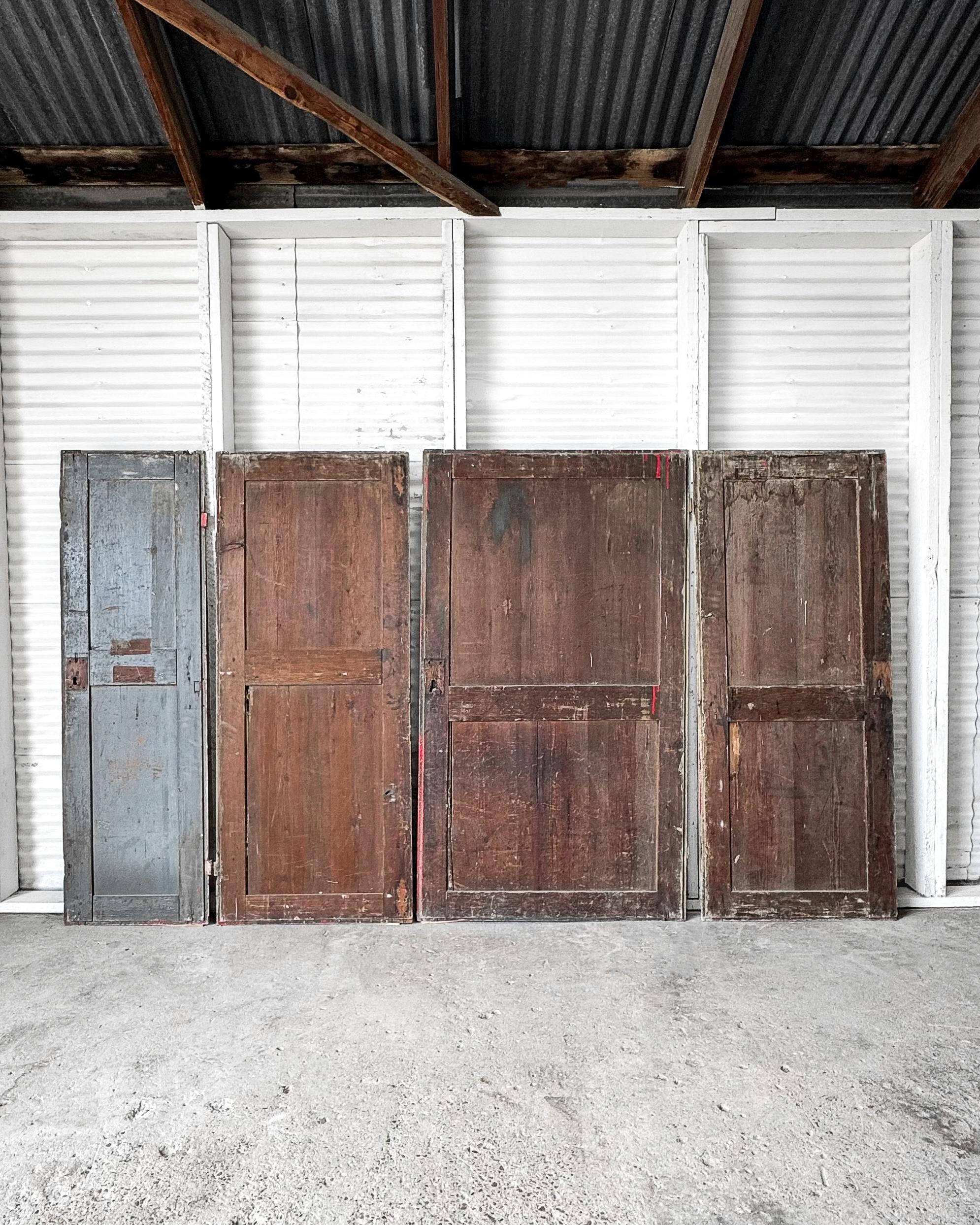 Portes d'armoire françaises récupérées du 18e siècle, ensemble de 4 en vente 11
