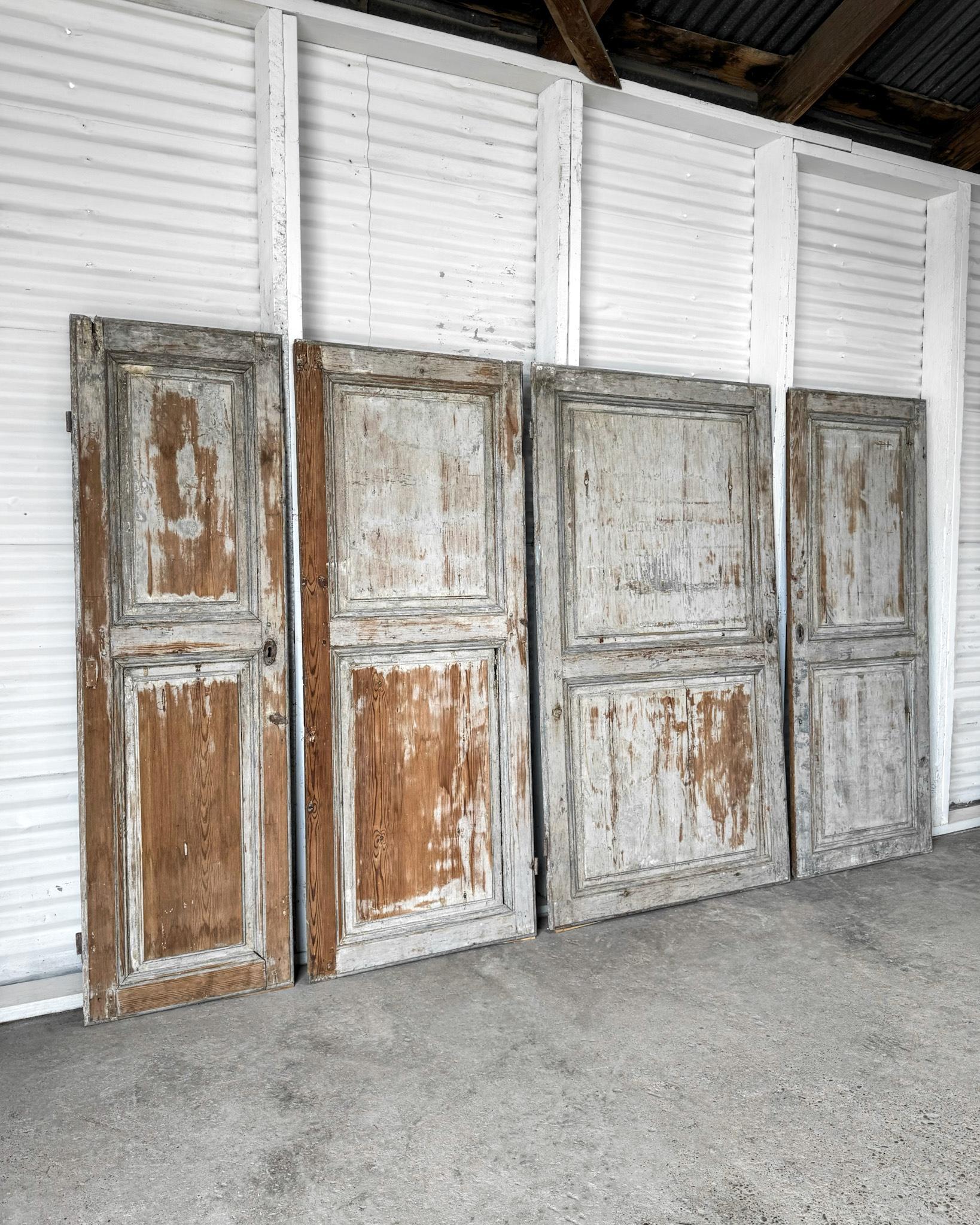 Français Portes d'armoire françaises récupérées du 18e siècle, ensemble de 4 en vente