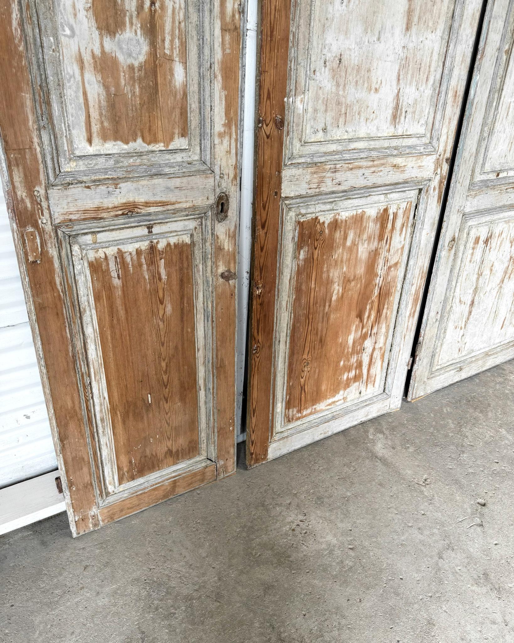 Portes d'armoire françaises récupérées du 18e siècle, ensemble de 4 en vente 3