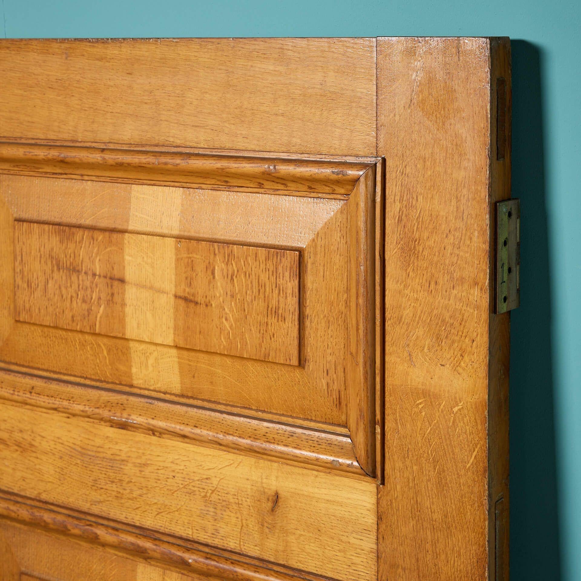 Porta in Oak degli anni '20 recuperata con telaio e architrave In condizioni discrete in vendita a Wormelow, Herefordshire