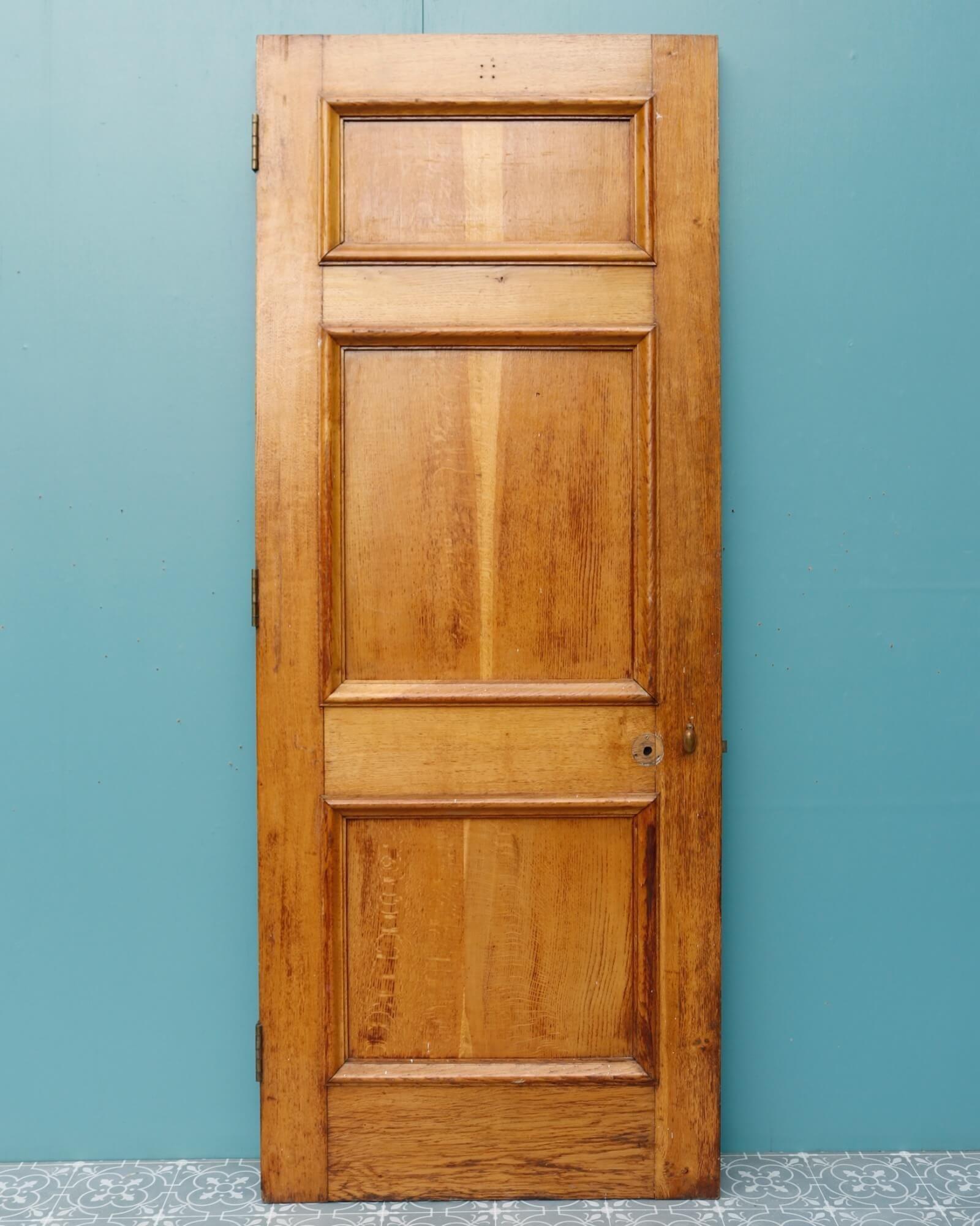 English Reclaimed 1920s Oak Door with Frame & Architrave For Sale